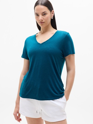 Getaway Linen Blend V-Neck Tee | Athleta