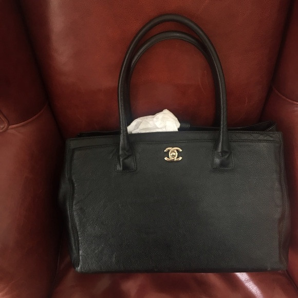 Authentic classic black Chanel tote | Poshmark