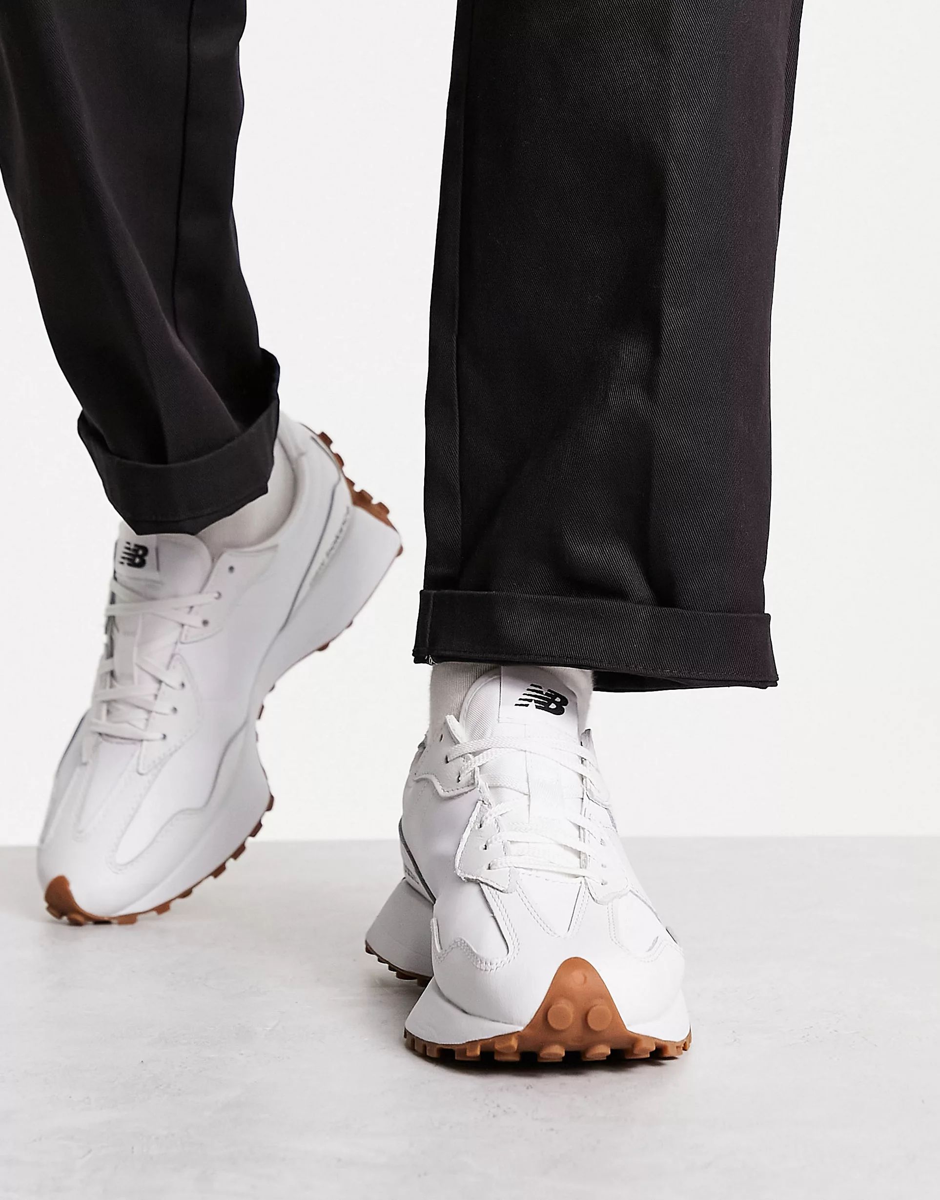 New Balance 327 trainers in White | ASOS (Global)