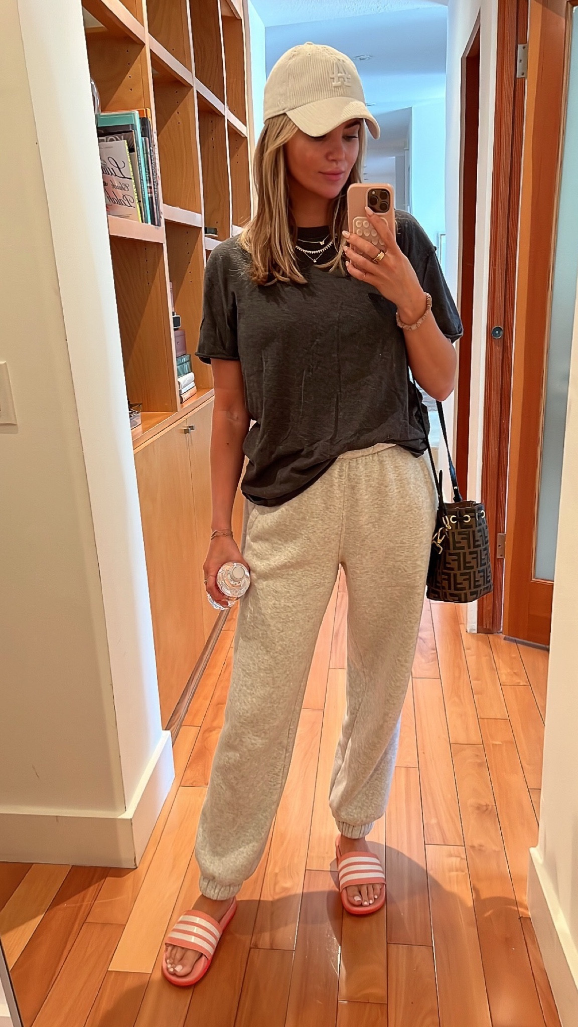 Comfy OOTD
Tshirt runs big size down 