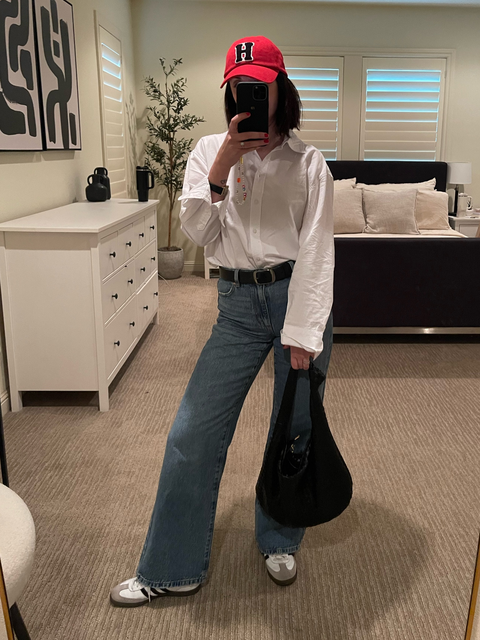 Classic look 
White button down shirt H&M
Garage denim jeans 
Adidas sambas 
Anthropology woven knot bag 
Red cap from forever 21 
Black belt with silver hardwaree

#LTKstyletip #LTKshoecrush #LTKitbag