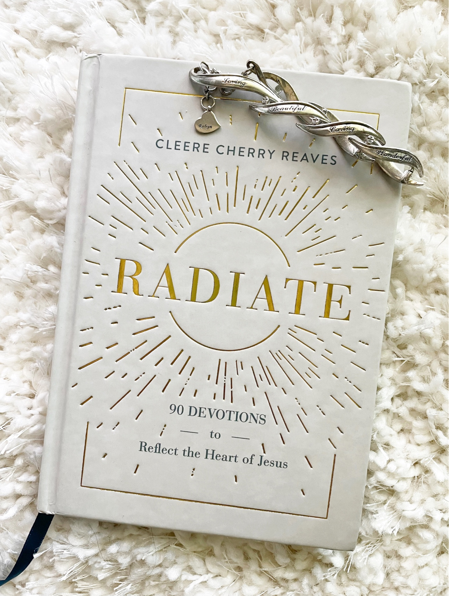 How much better would life be if we all did this?  Find out how in this 90-day devotional. ✨💖✨