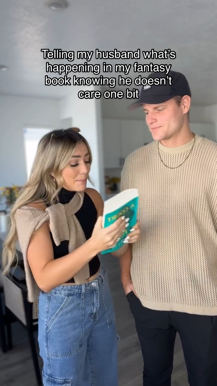 Should I quiz him to see if he actually pays attention🧚🏼🐺💫📚 IB : @bonnieleetoks 

#booktok #bookstagram #booklover #acotar #acourtofthornsandroses #fantasybooks #bookclub #imjustagirl #sarahjmaas