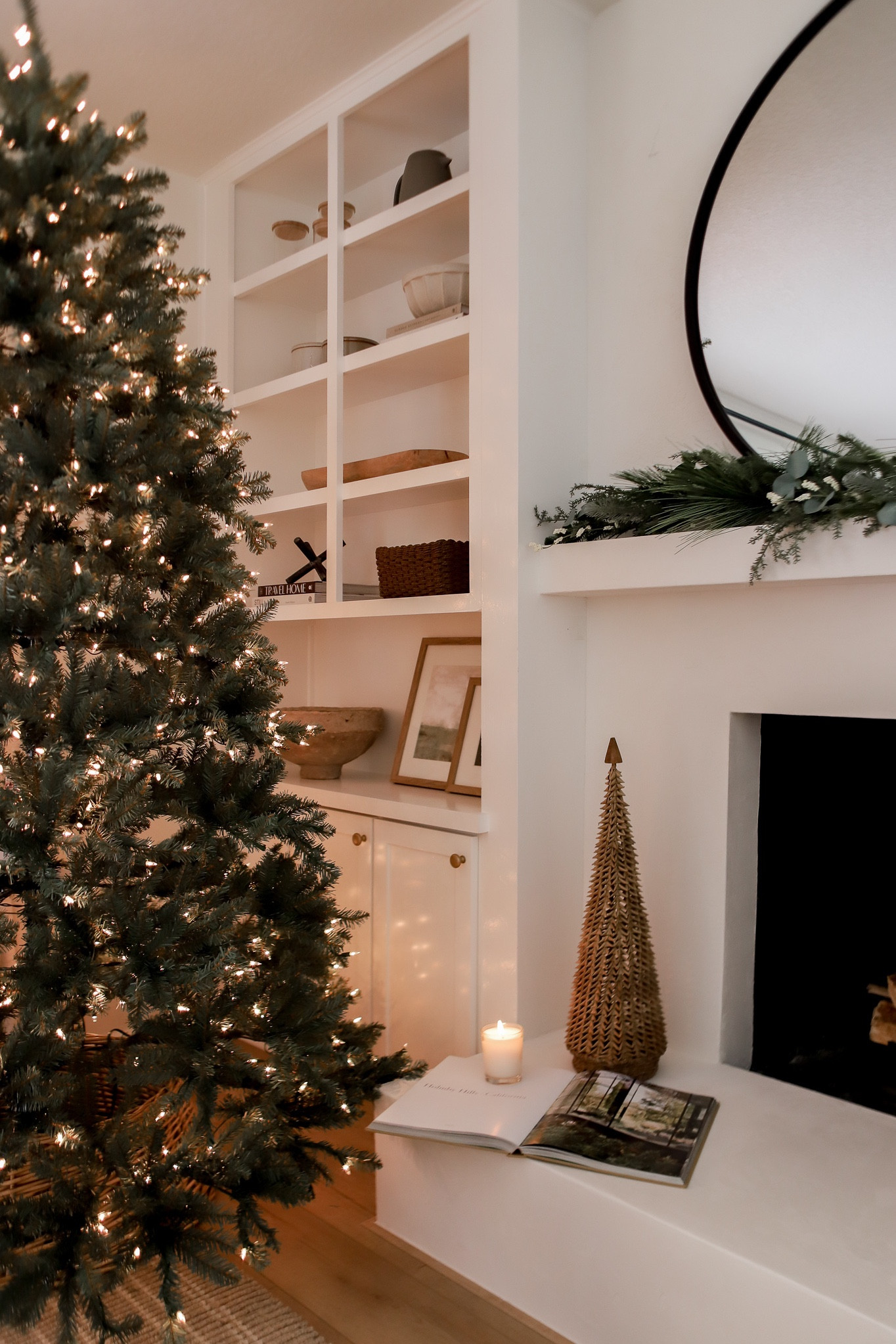 Holiday family room and fireplace decor 

#LTKhome #LTKSeasonal #LTKHoliday
