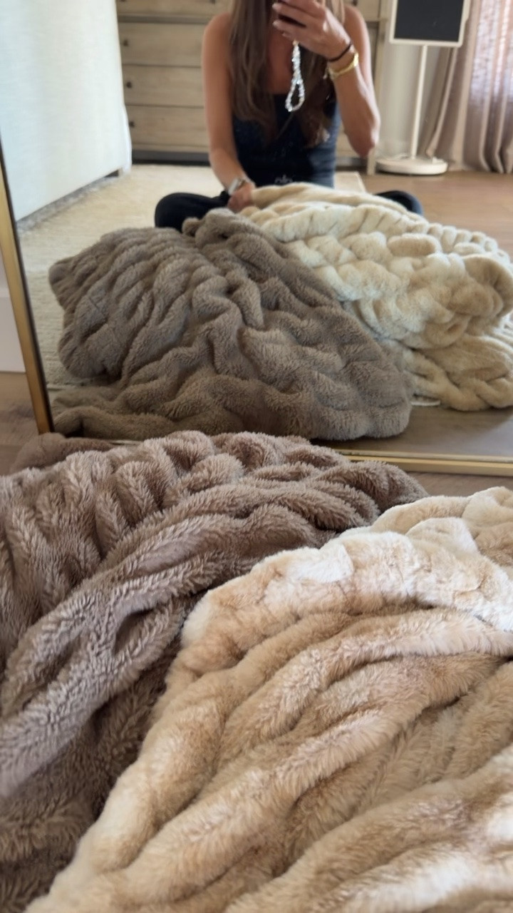 Lola Blankets Christmas Sale
50% off, free shipping, and a $50 gift card for future use 
Code: COPYCAT50

#LTKHome #LTKSaleAlert #LTKmomlife