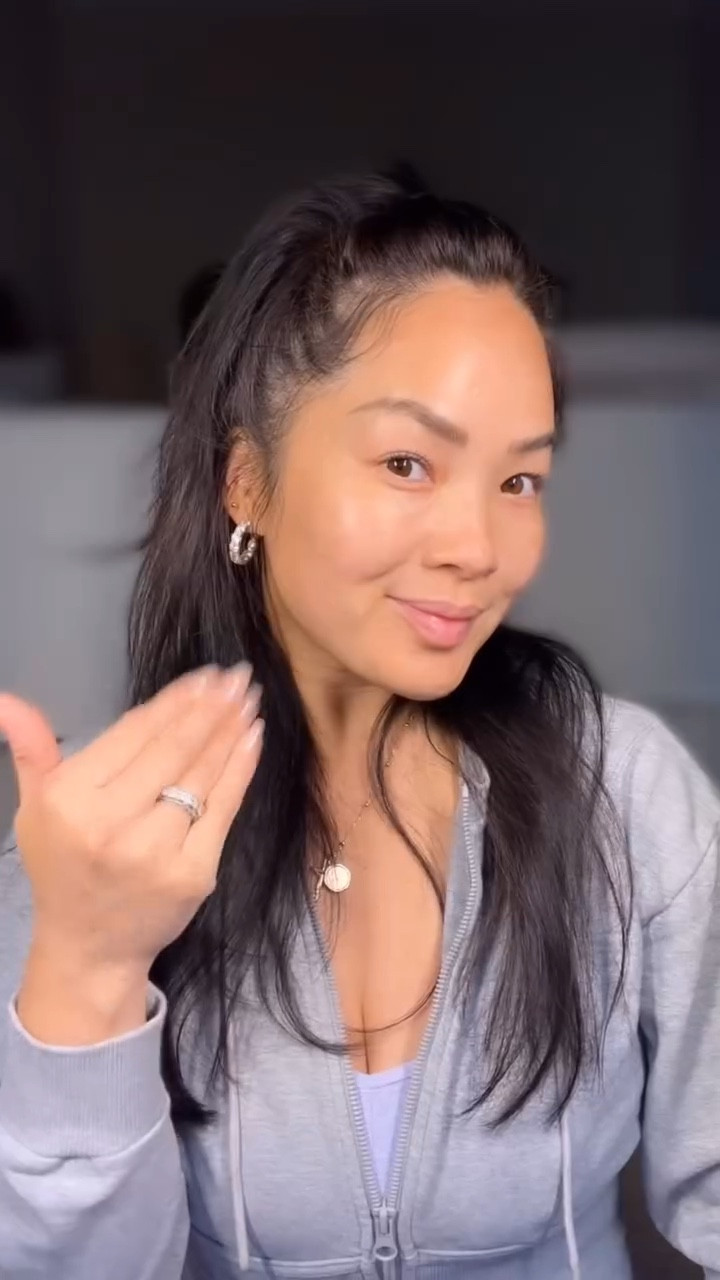 What we all have waited for! I’ve got a new foundation for you girlies!! Those that were using the Charlotte Tilbury light wonder, grab this Tower 28 Sunny days spf 30 tint🔥🔥 if you need help color DM me!

#beauty #sephora #replacement #makeup #makeupreels #instagood #instagram #instareels #mua #haul #sephorahaul