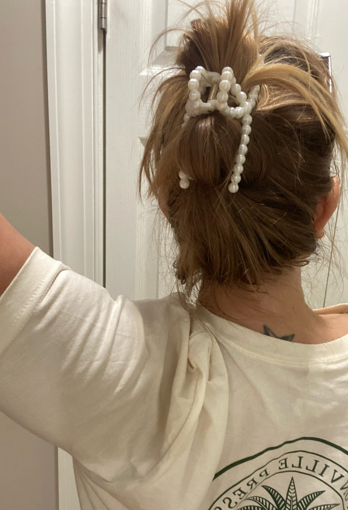 Hair clip, Pearl clip, claw clip, loop clip, stocking stuffer, gift for her, 
neutral hairclip

#LTKFindsUnder50 #LTKActive #LTKTravel