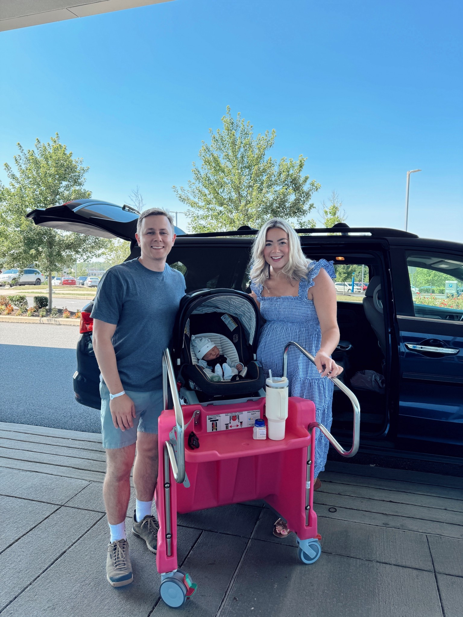 Wore a hill house nap dress as a going home for the hospital look and it worked out perfectly!!💙