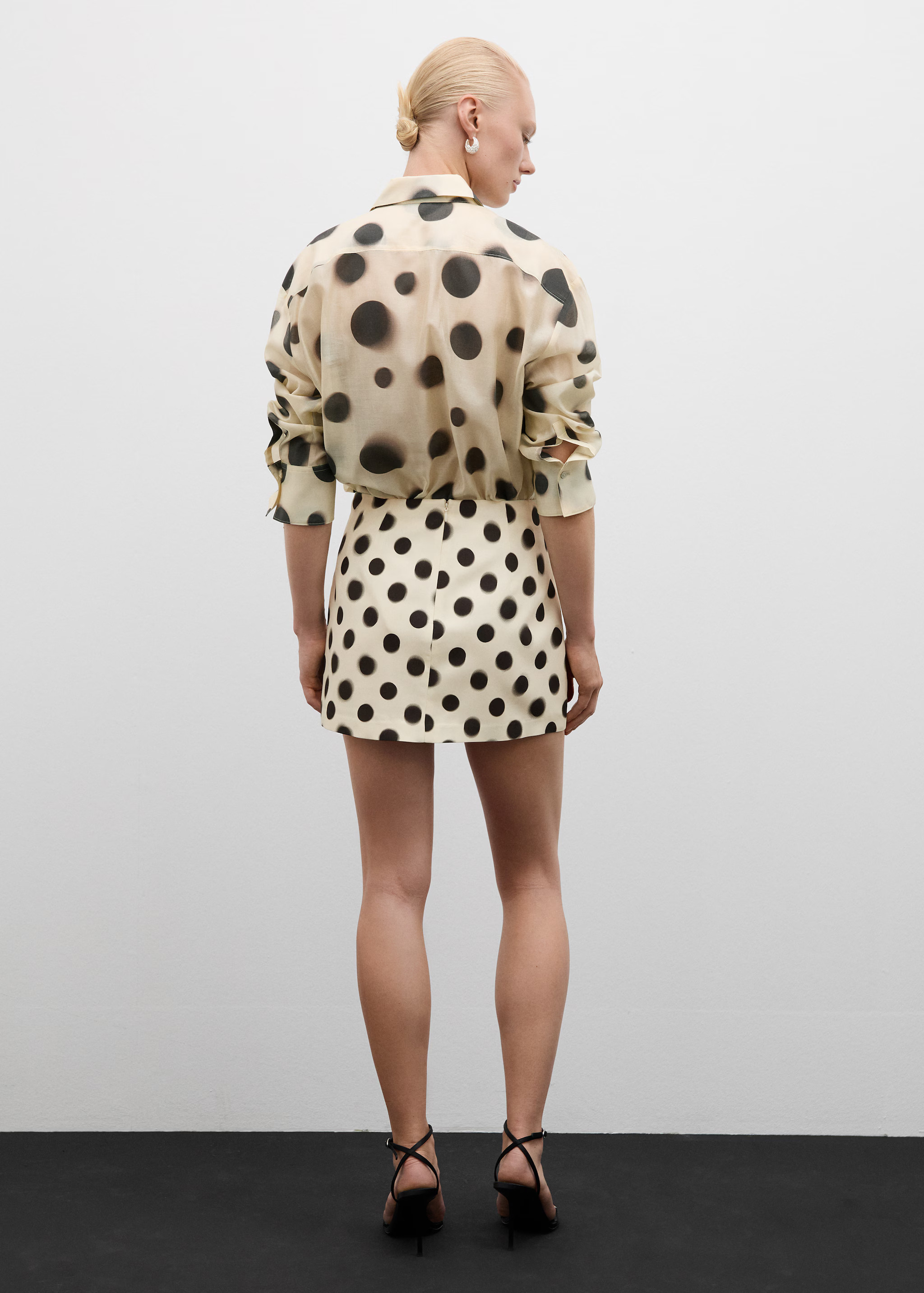 Polka-dot satin mini-skirt - Woman | MANGO USA | MANGO (US)