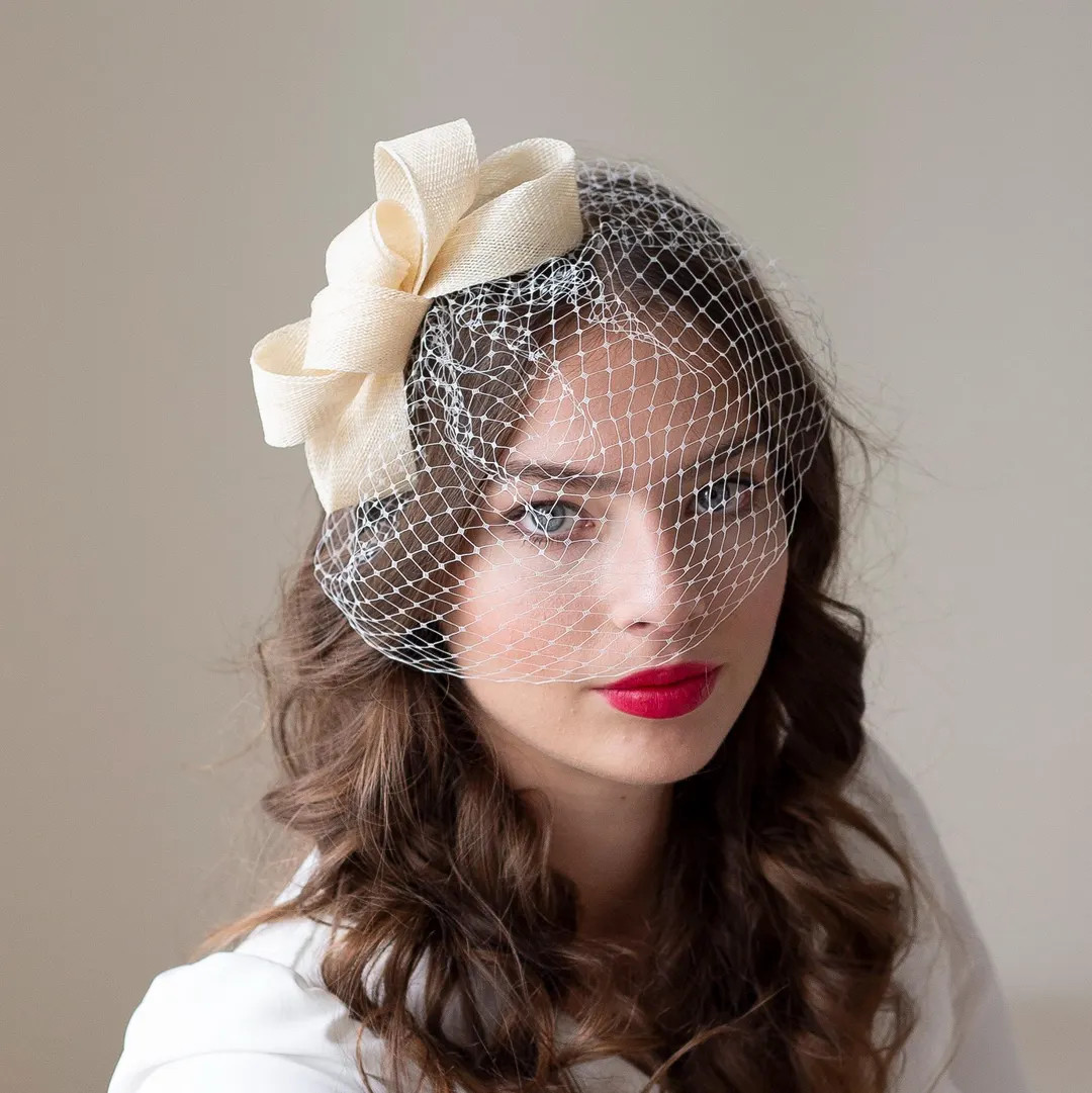 Weißer Hochzeit Vogelkäfig mit Schleife Haarschmuck, weißer Schleifen Fascinator Schleier, ele... | Etsy (US)