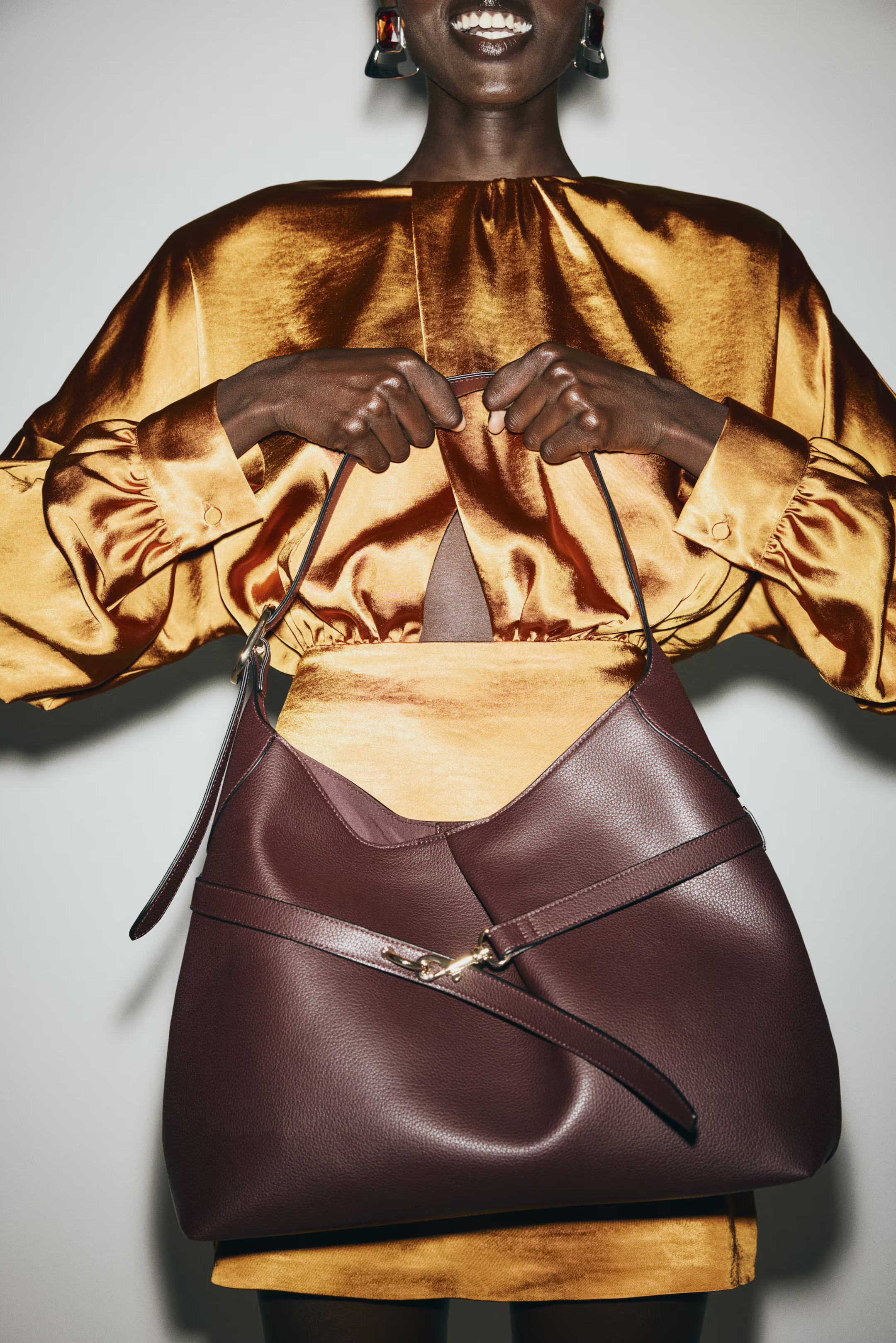 Slouchy shoulder bag | H&M (UK, MY, IN, SG, PH, TW, HK)