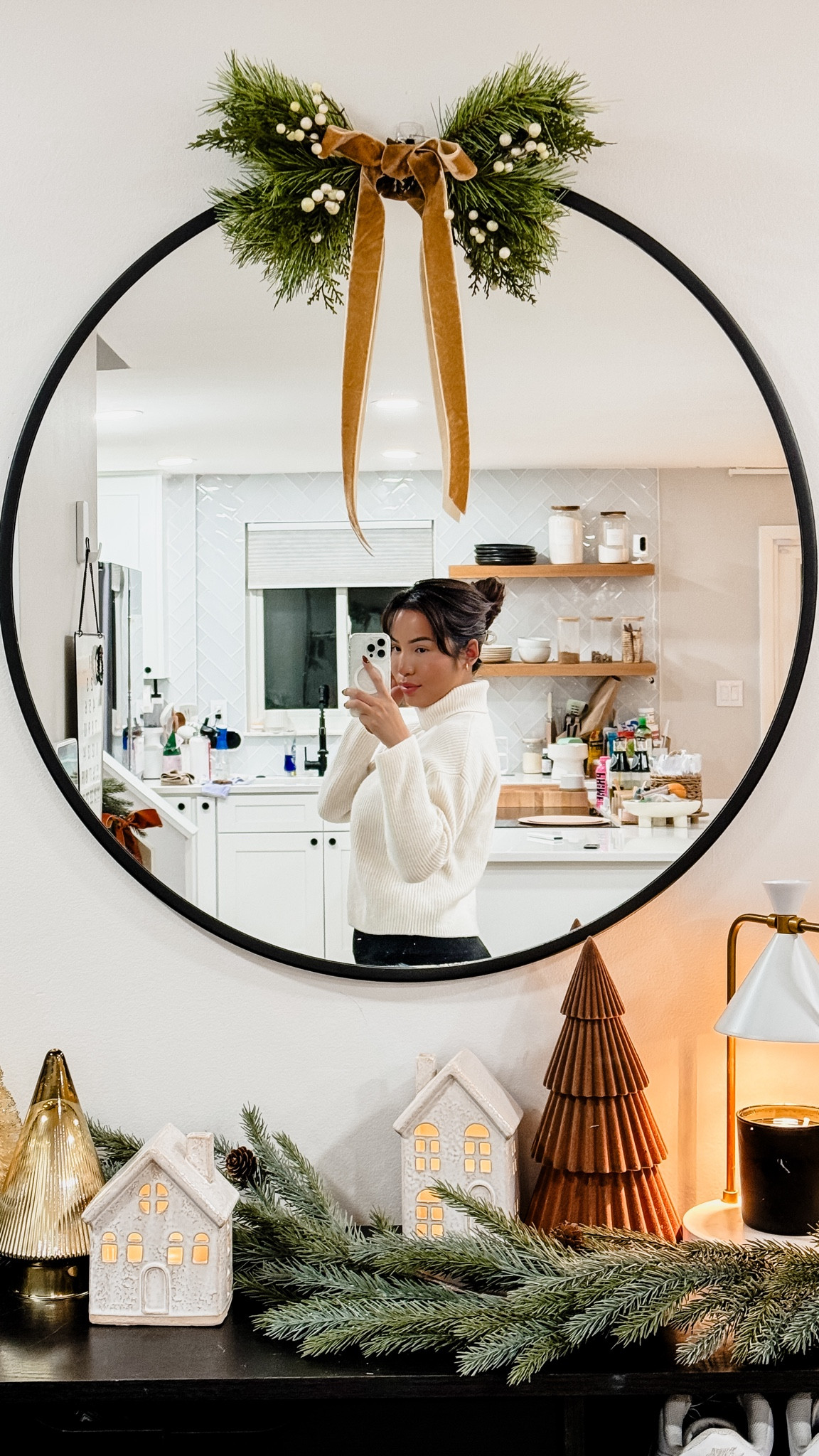 Holiday entryway inspo | small entryway holiday decoration | circle mirror decoration 🎄 holiday home decorr 

#LTKhome #LTKCyberWeek #LTKHoliday