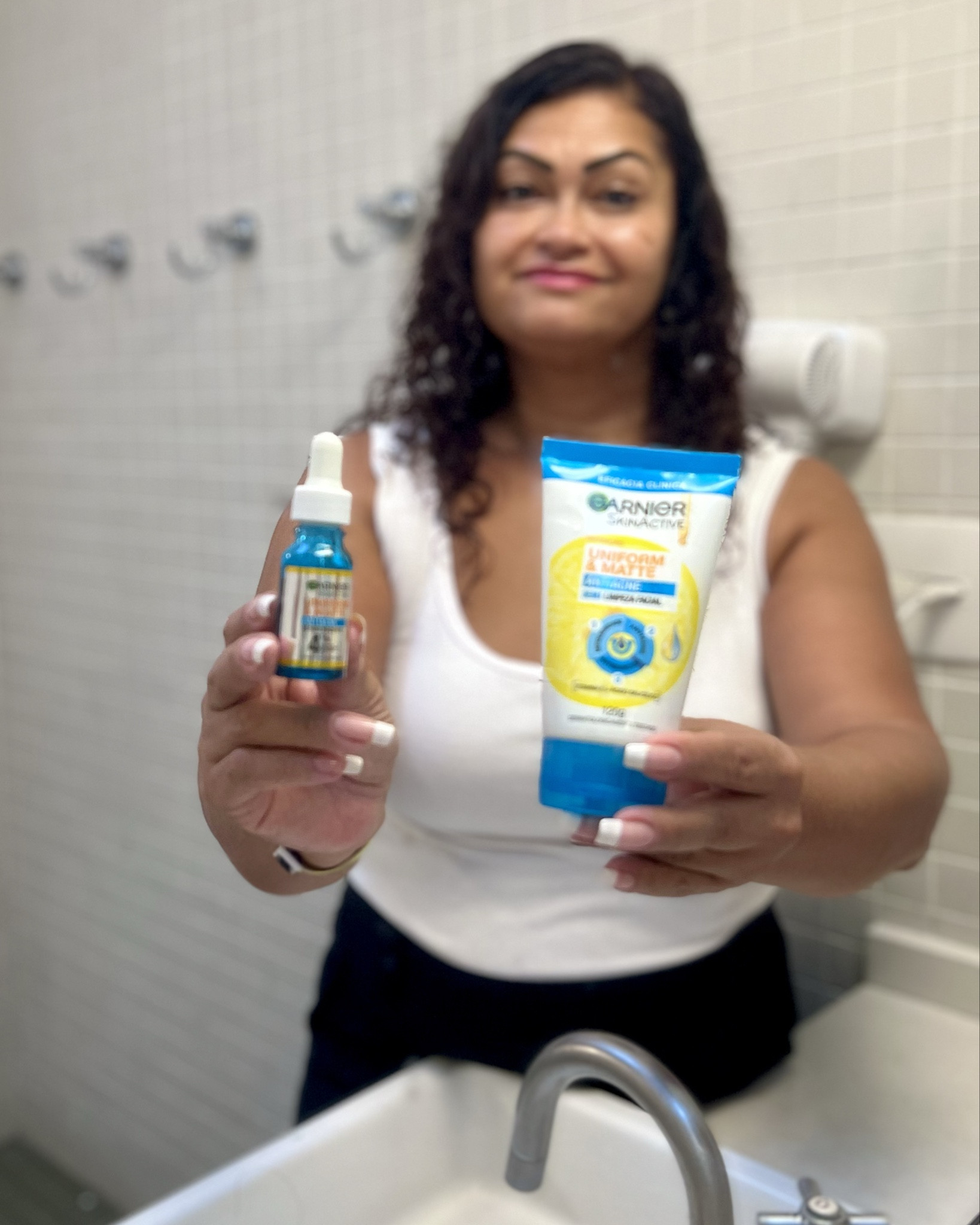 Skincare prazeroso com essa duplinha 

skincare @garnierbrasil
Recomendo muitoooo
•Sabonete Facial 3 em 1 GARNIER Uniform & Matte
Antiacne, 120g - Esfolia Levemente, com Ação Antiacne, Antimarcas e Antioleosidade
Sensação de pele limpa sem deixar ressecada, pele macia e sedosa .
•Sérum Antiacne Facial GARNIER Uniform & Matte Antiacne, 15ML - Combate a Acne, Reduz Marcas, Controla a Oleosidade.
Pele sequinha, sem aquela sensação de pele grudenta efeito Matte, amei demais cheiro bem
suave .

#DesafioLTKCon24

#LTKbrasil #LTKbeauty