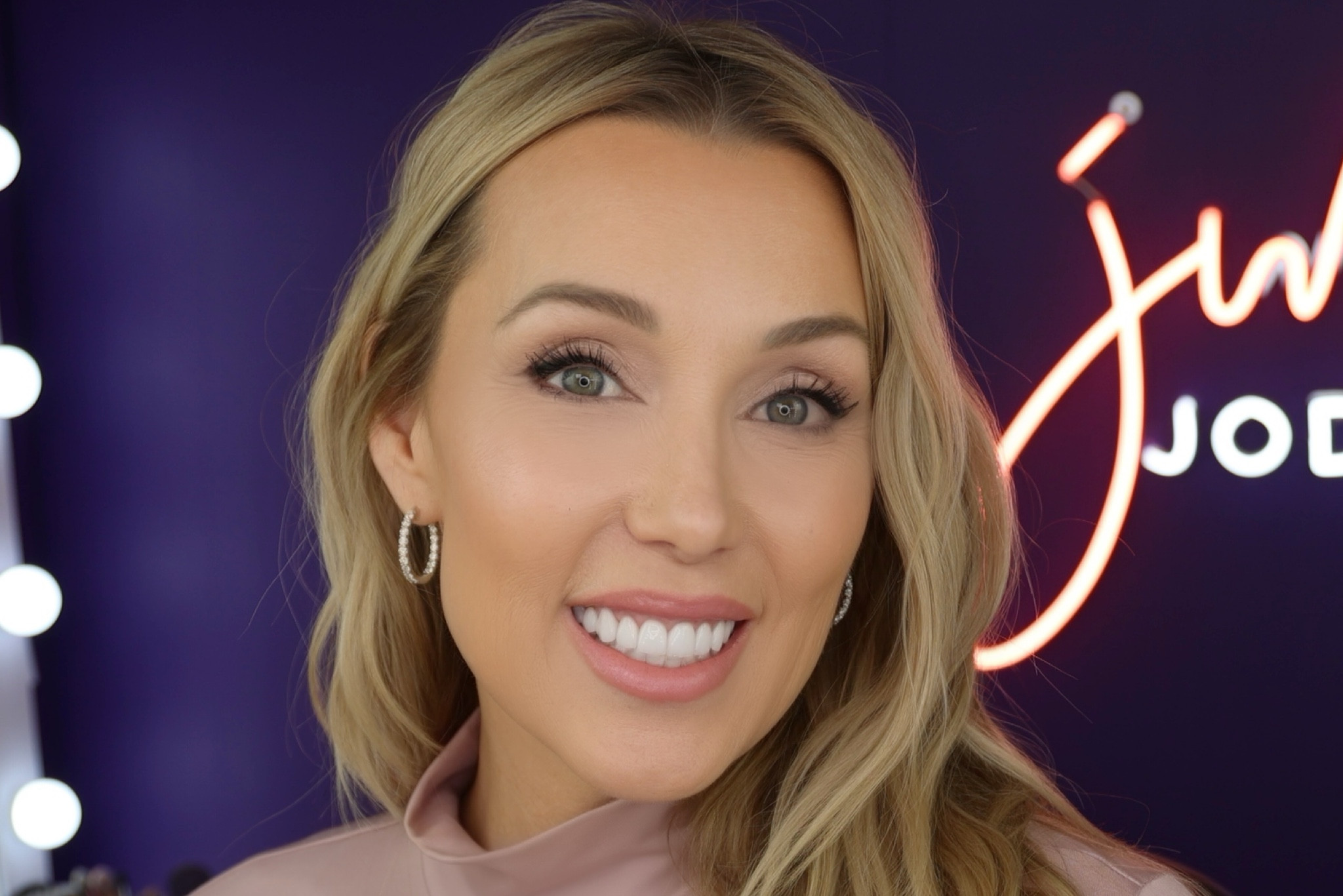 SHOP THIS MAKEUP LOOK 

#LTKfindsunder50 #LTKHoliday #LTKbeauty