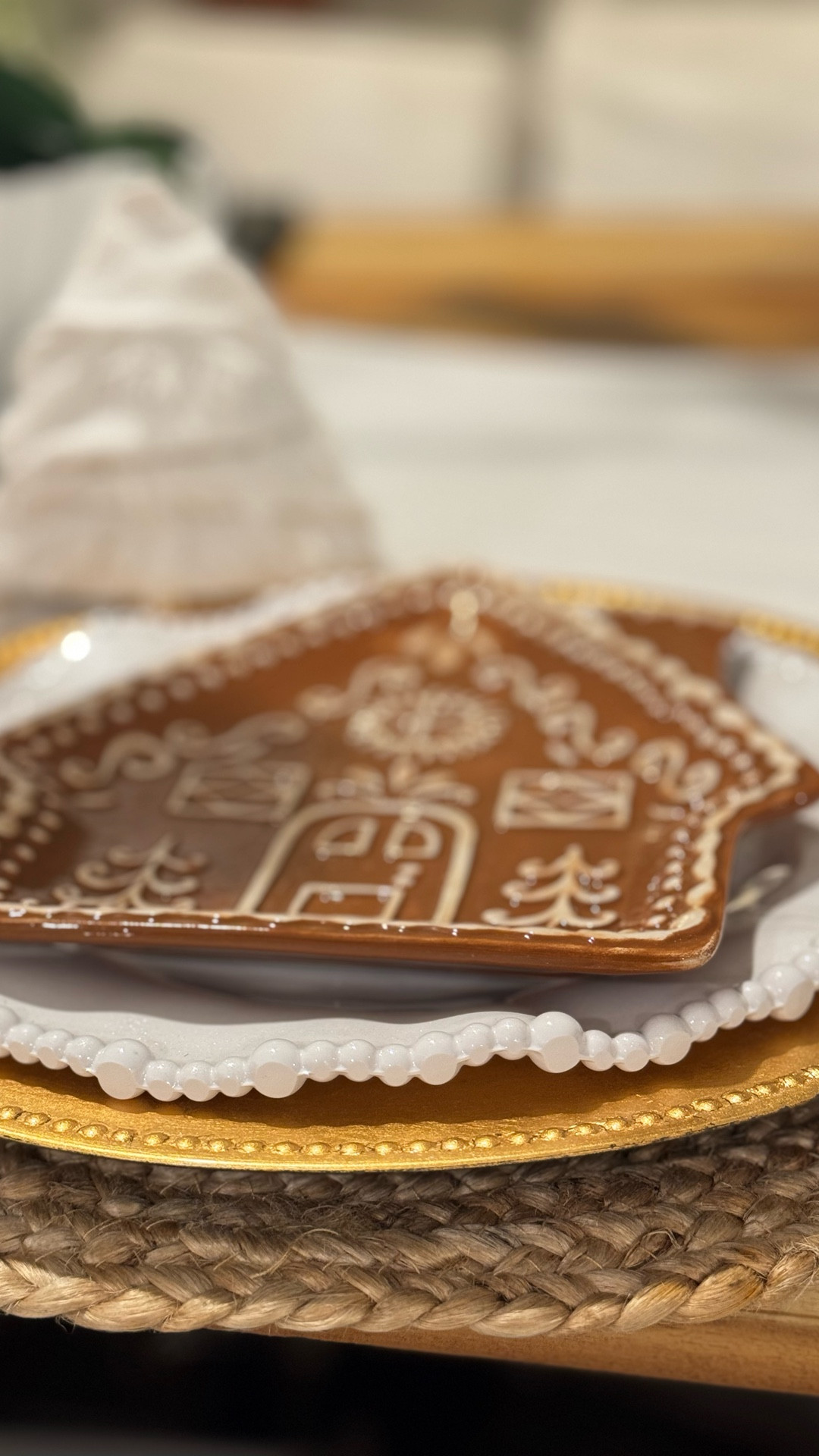 I didn’t catch the gingerbread man but I did catch the cutest gingerbread holiday plates! 

#LTKHoliday #LTKHome #LTKSeasonal