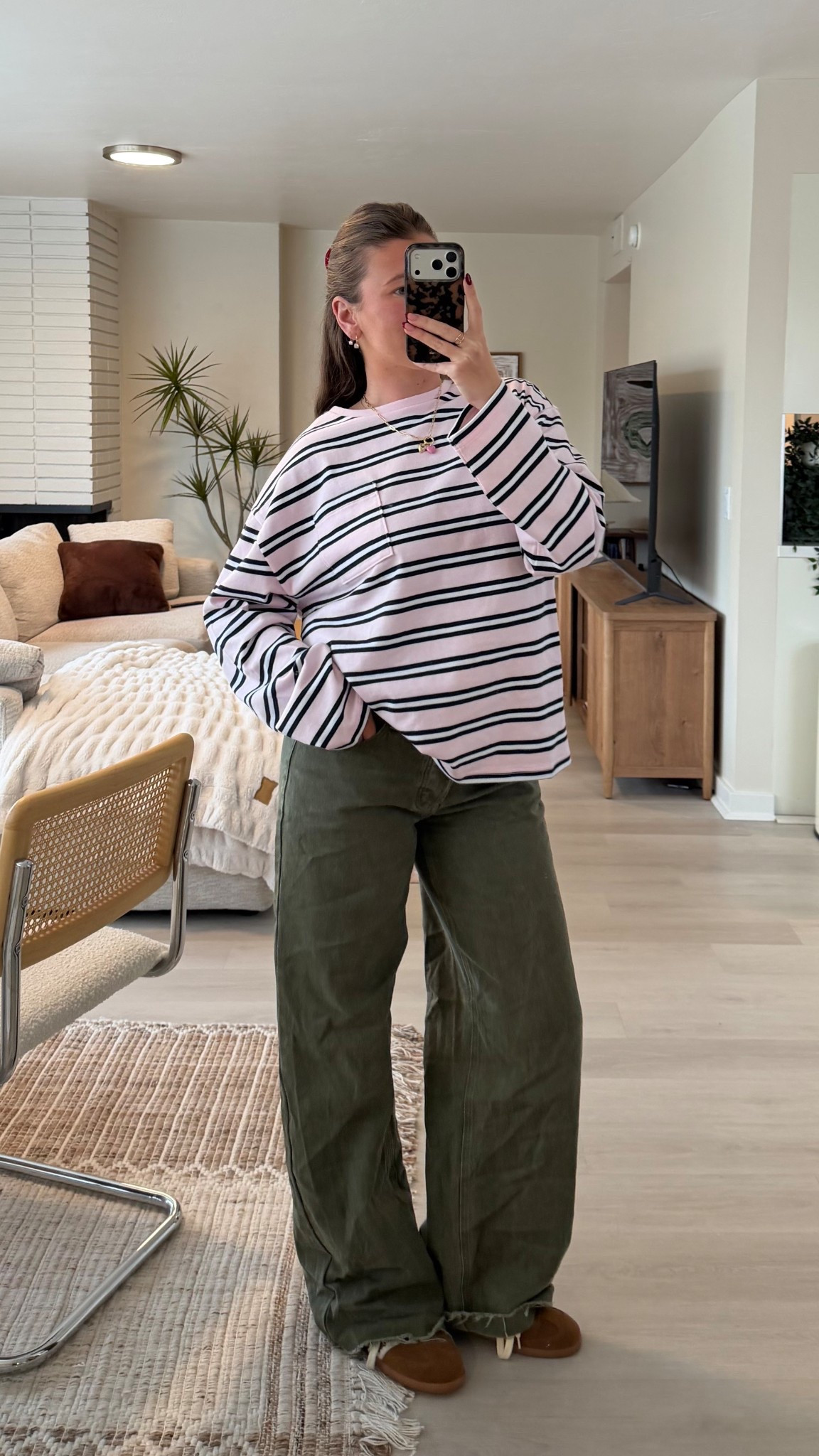 Wearing a M in top 






#casualootd #aritzia #parke