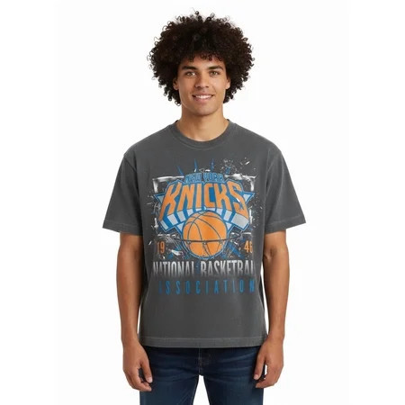 NBA New York Knicks Boxy Fit Mineral Wash Graphic Tee Shirt, Men's Sizes XS-4XLT | Walmart (US)