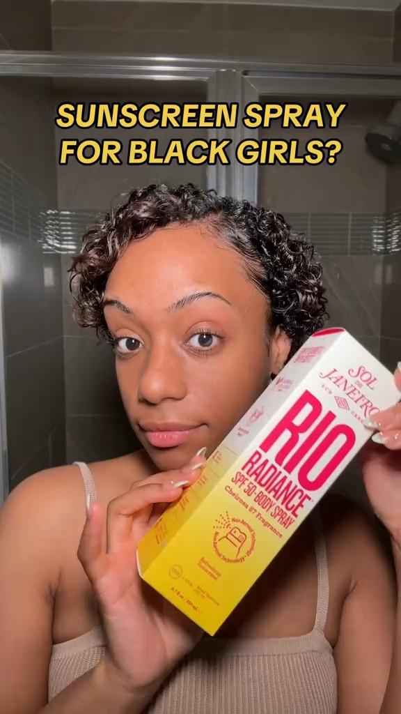 IS THIS THE BEST SUNCREEN SPRAY FOR BLACK GIRLS?! ✨ im a sunscreen spray girlie to my CORE because it gives glazed donut bawdyyy minus being oily so ill def be using this one despite its smell 😭🩷

reviewing the @Sol de Janeiro  RIO RADIANCE™ SPF 50 BODY SPRAY

#blackgirlsunscreen  #blackgirltiktok  #blackgirlluxury #blackgirlskincare  #soldejaniero  #sunscreenreview  #sunscreen #sunscreenviral