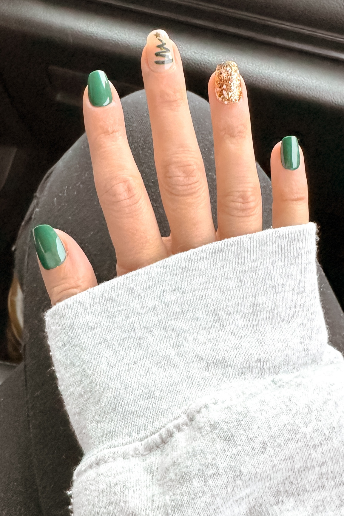 Holiday Nails 🎄🎅🏼❄️

#LTKHoliday #LTKbeauty #LTKSeasonal