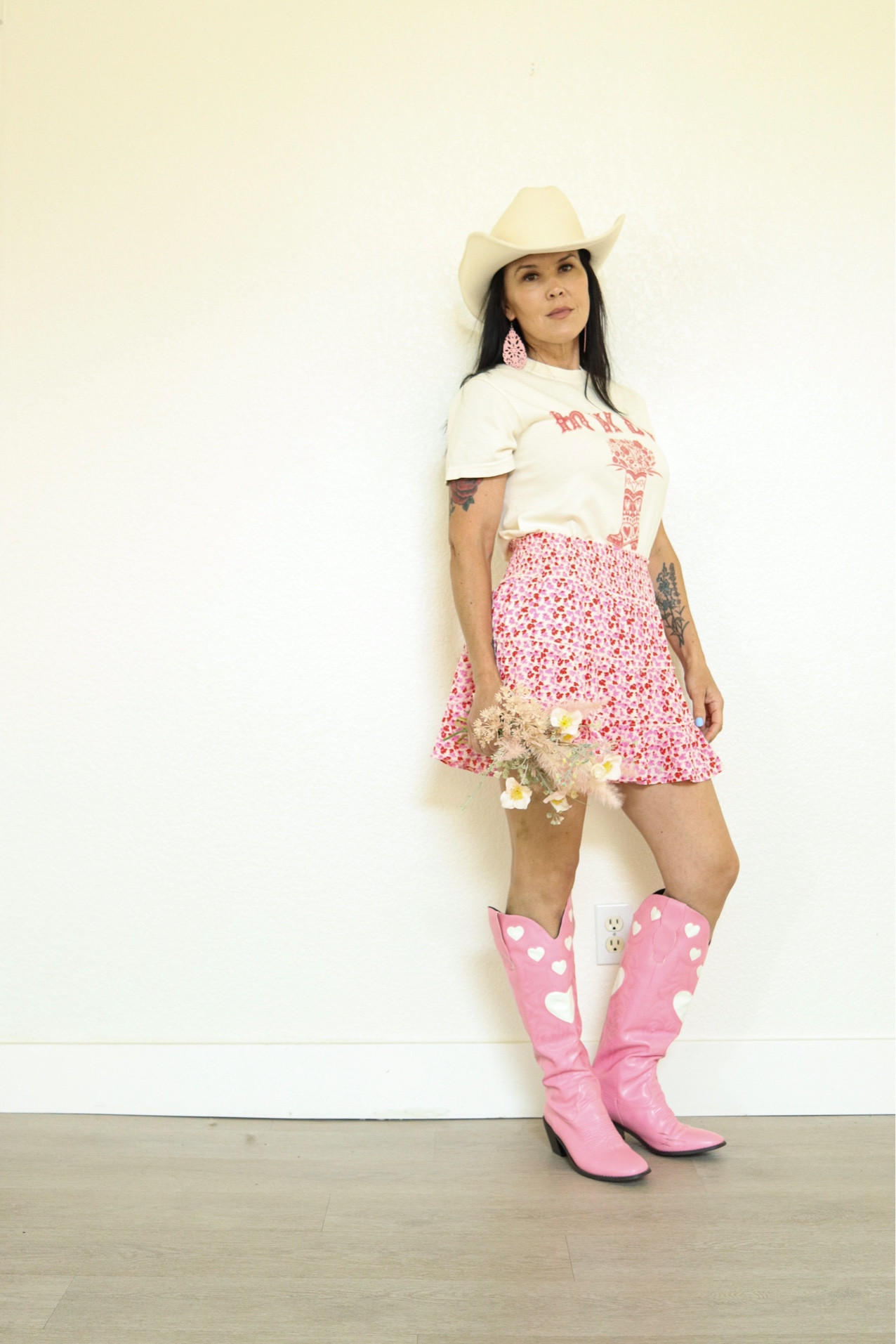 Who’s starting to plan their country concert outfits?! 🎶💝 
@mtnmoverz
.
#countryconcertoutfit #summeroutfit #springoutfit #pinklily #cowgirloutfit 

#LTKfindsunder50 #LTKSeasonal #LTKstyletip