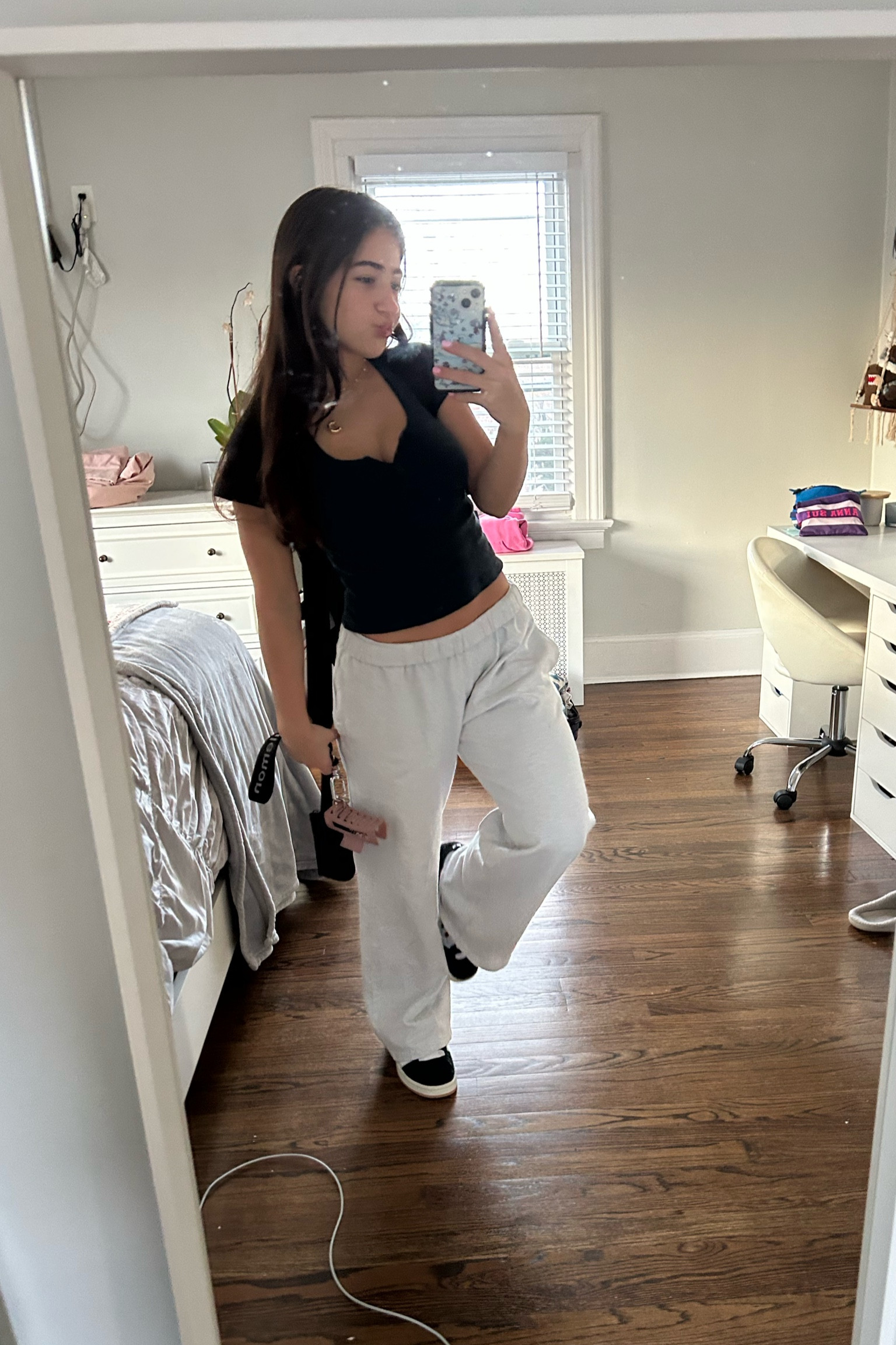 basic fit 
top: one size (brandy) (zelly top)
pants: one size (brandy) (anastasia waffle sweatpants)
