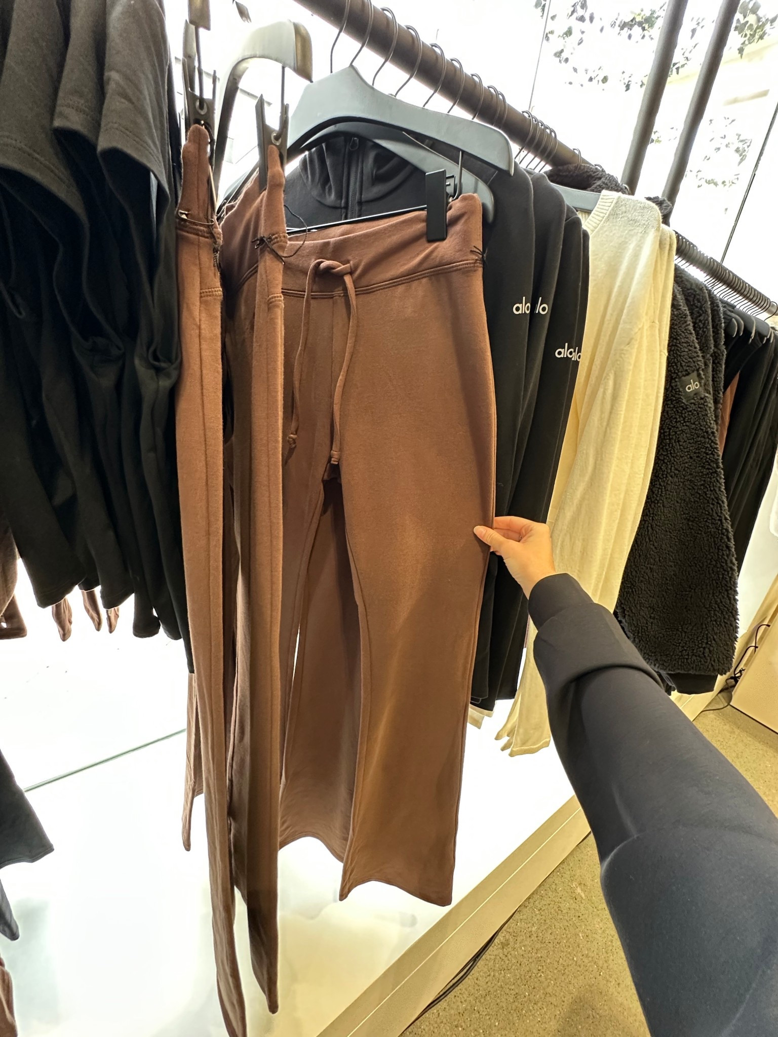 Alo Yoga - Espresso Brown Sweatpants! Sooo comfortable 🐻🤎

#LTKHoliday #LTKGiftGuide #LTKCyberWeek