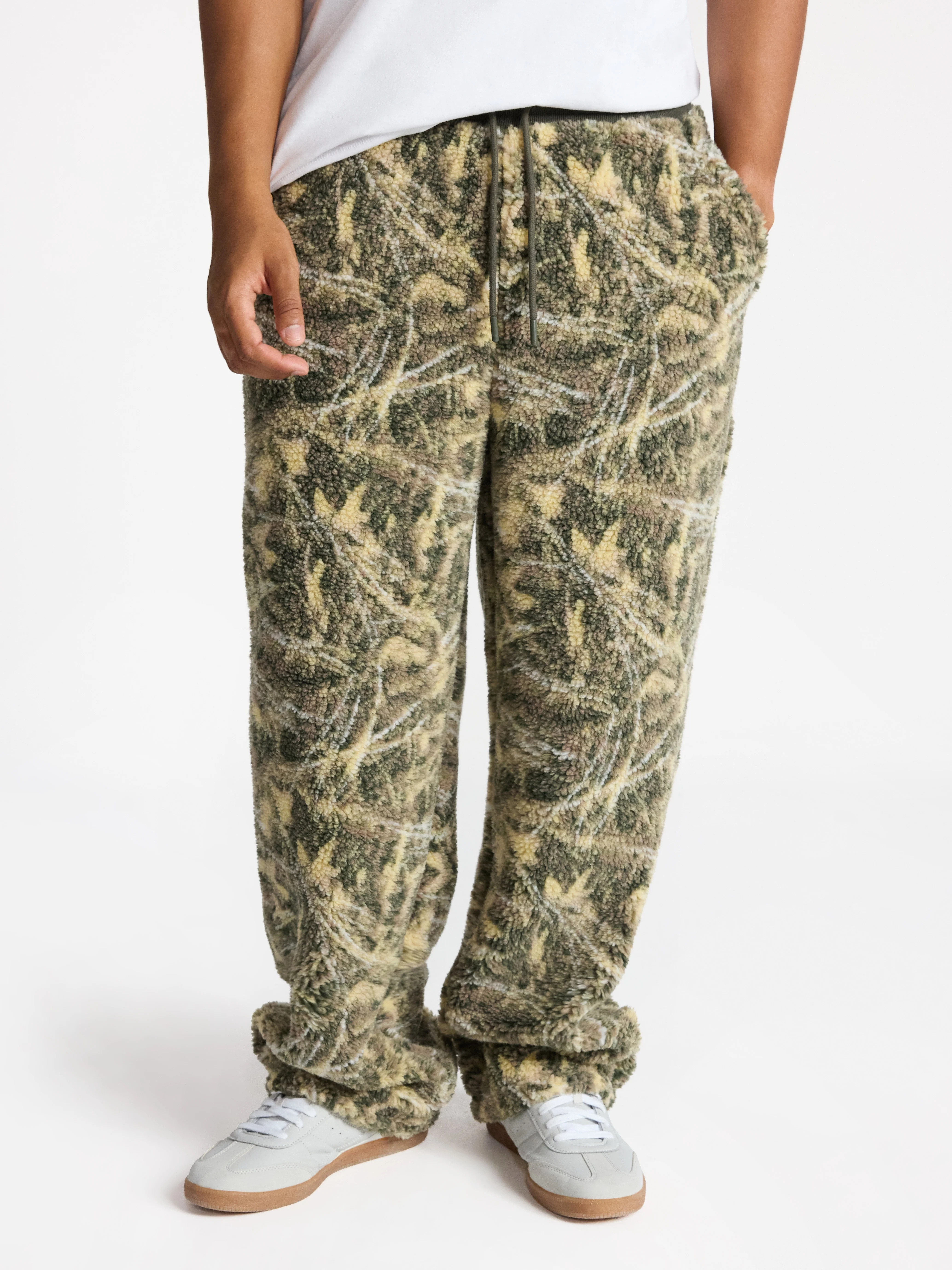 No Boundaries High Pile Fleece Pants, Men's | Walmart (US)