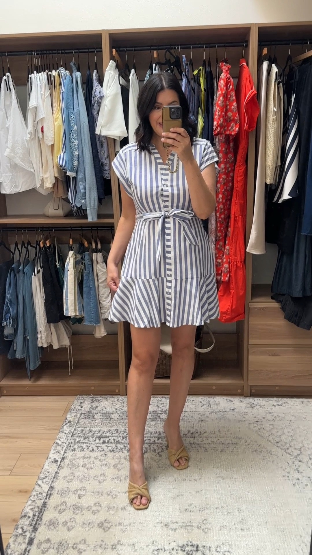 Love this @shopavara dress! TTS I’m in the large.