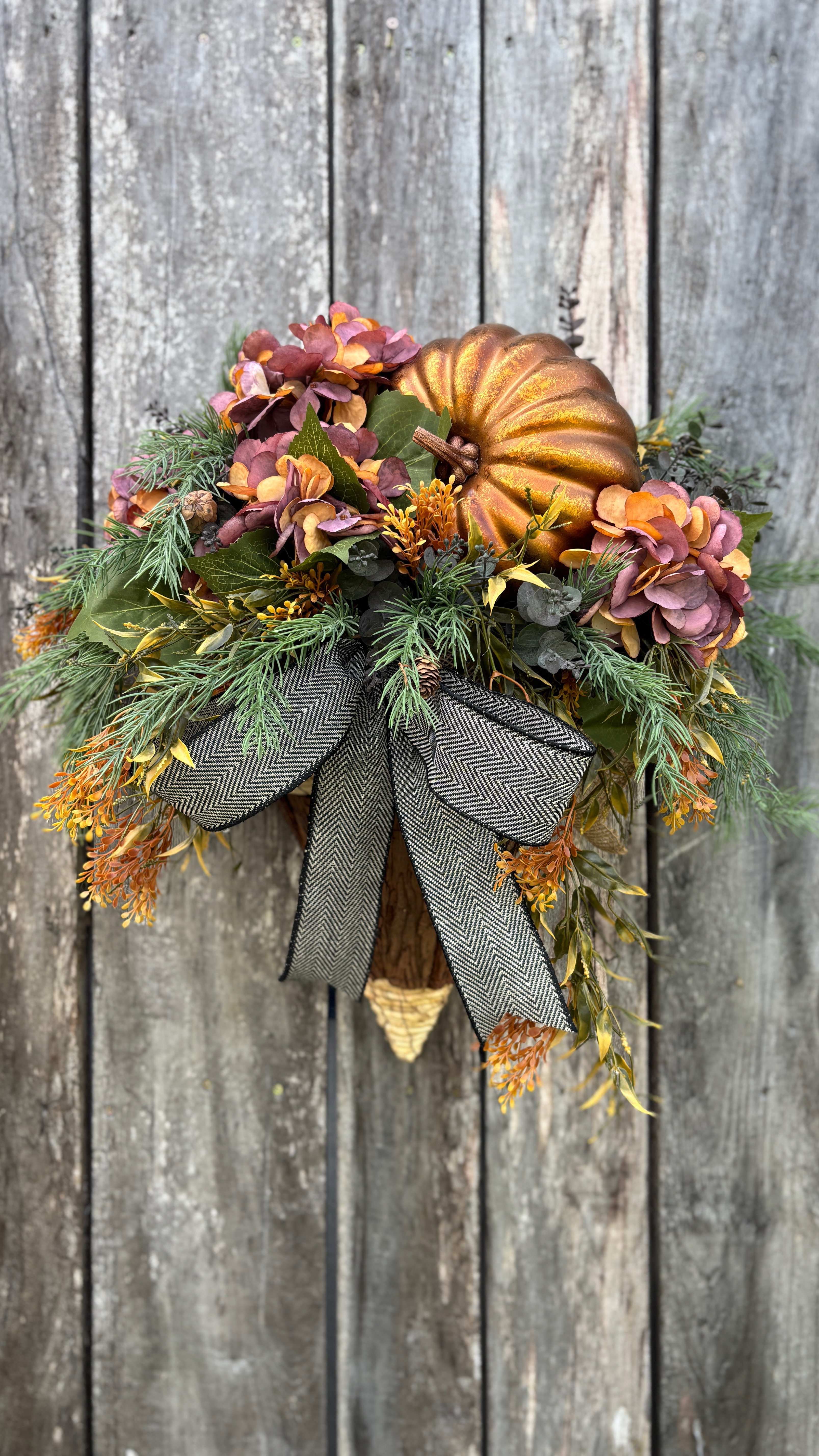 🍂 Fall is here and so is the Saffron Wreath! 🎃
Handcrafted with rich autumn florals, textured greenery, and a golden pumpkin centerpiece — this design is perfect to welcome the season. Limited quantities available — grab yours before they’re gone! 🍁🛒

#LTKSeasonal #LTKU #LTKHome