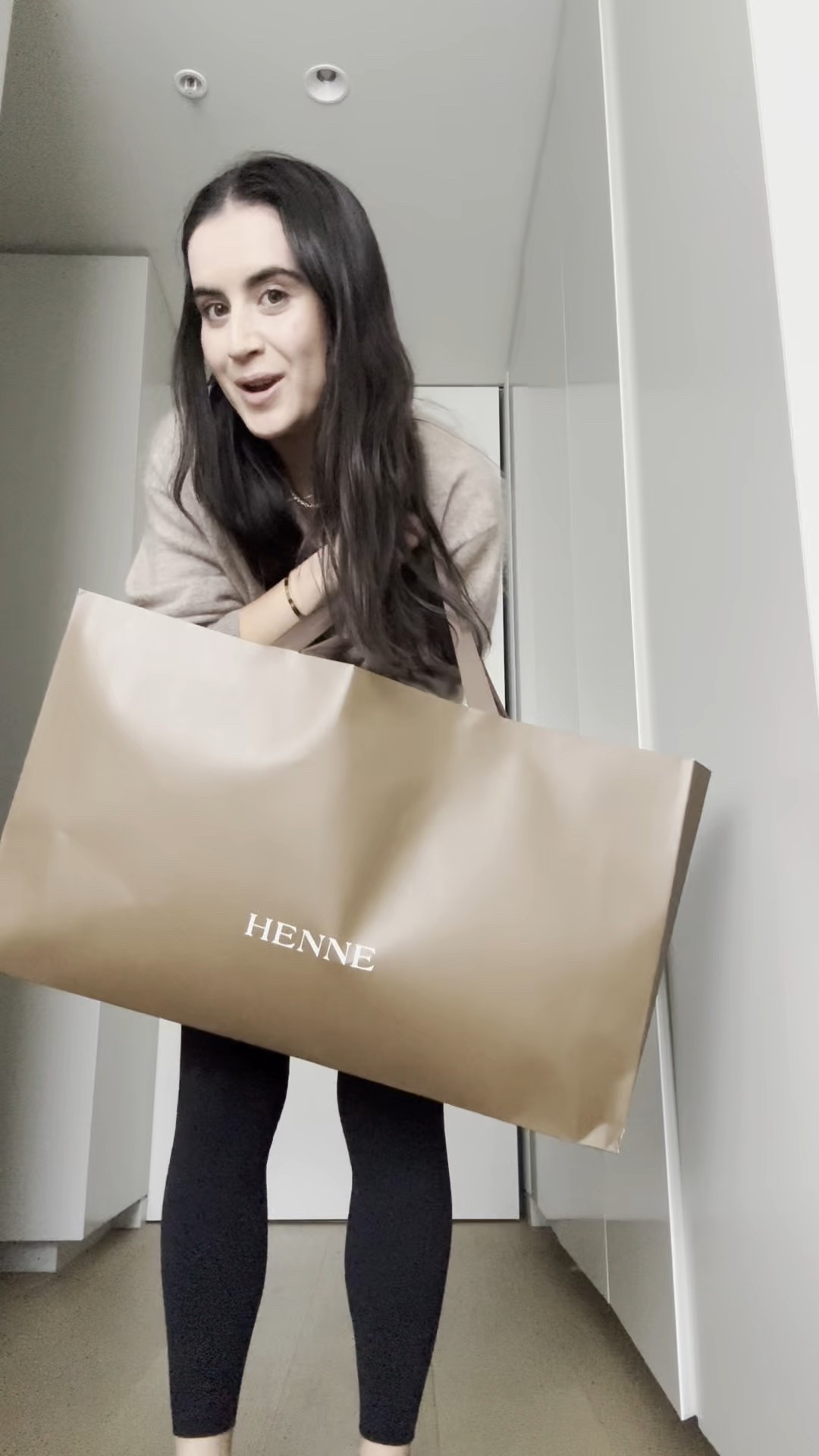 My HENNE denim try on, I wear size 25 in the Valentina, Gisella and Rory and a 24 in the Rosalba

#LTKpetite #LTKaustralia