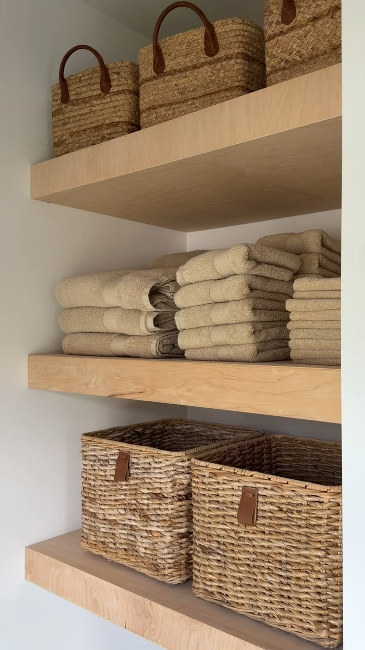 Better Home & Gardens at Walmart has fantastic guest towels I am using for our Airbnb & the price is super affordable! 
The color here is: almond biscuit.

#Walmarthome
#Airbnbhome