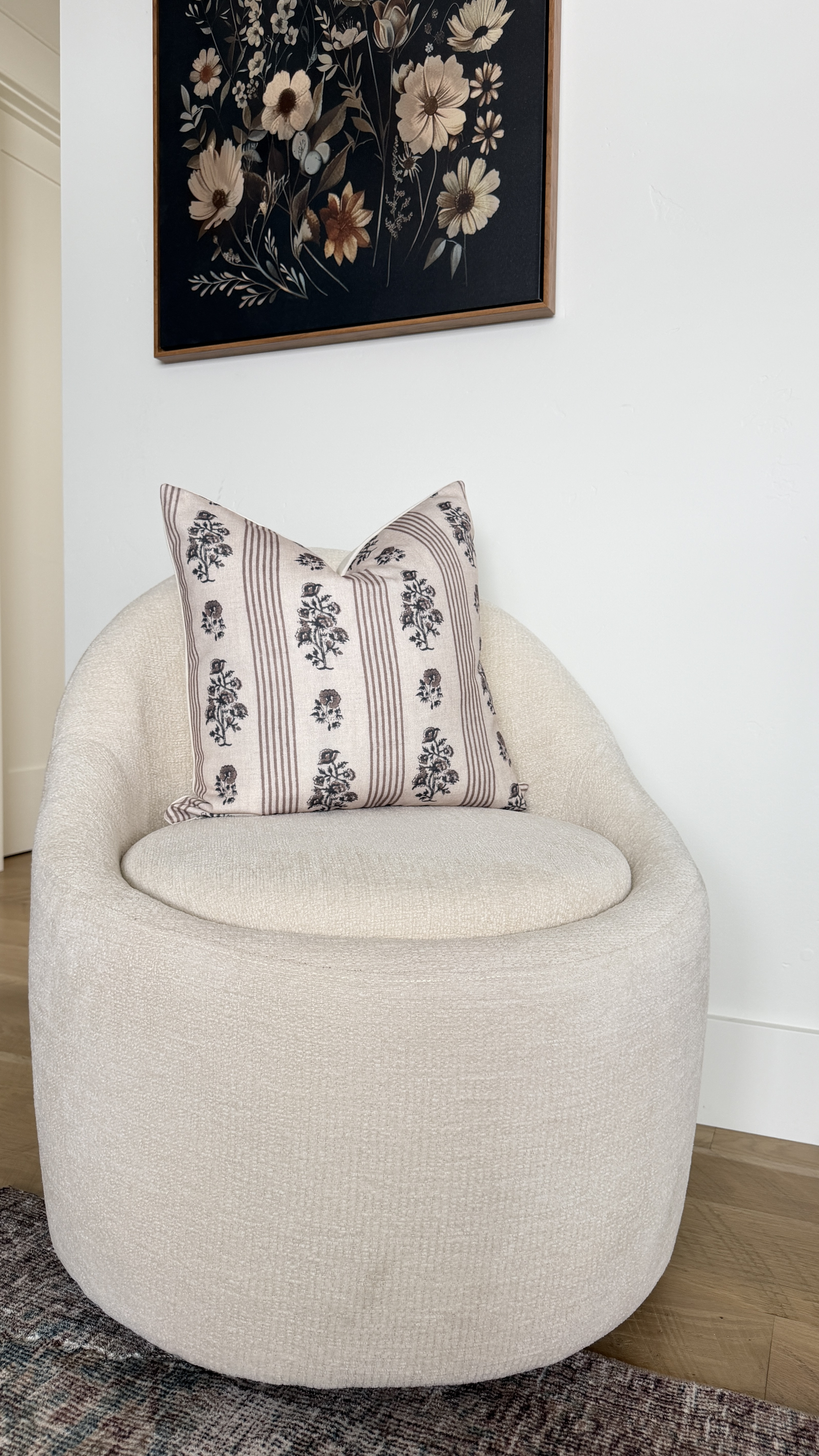 Spring throw pillow and armchair styling idea! Scroll to shop!! 

#LTKHome #LTKSaleAlert #LTKSpringSale