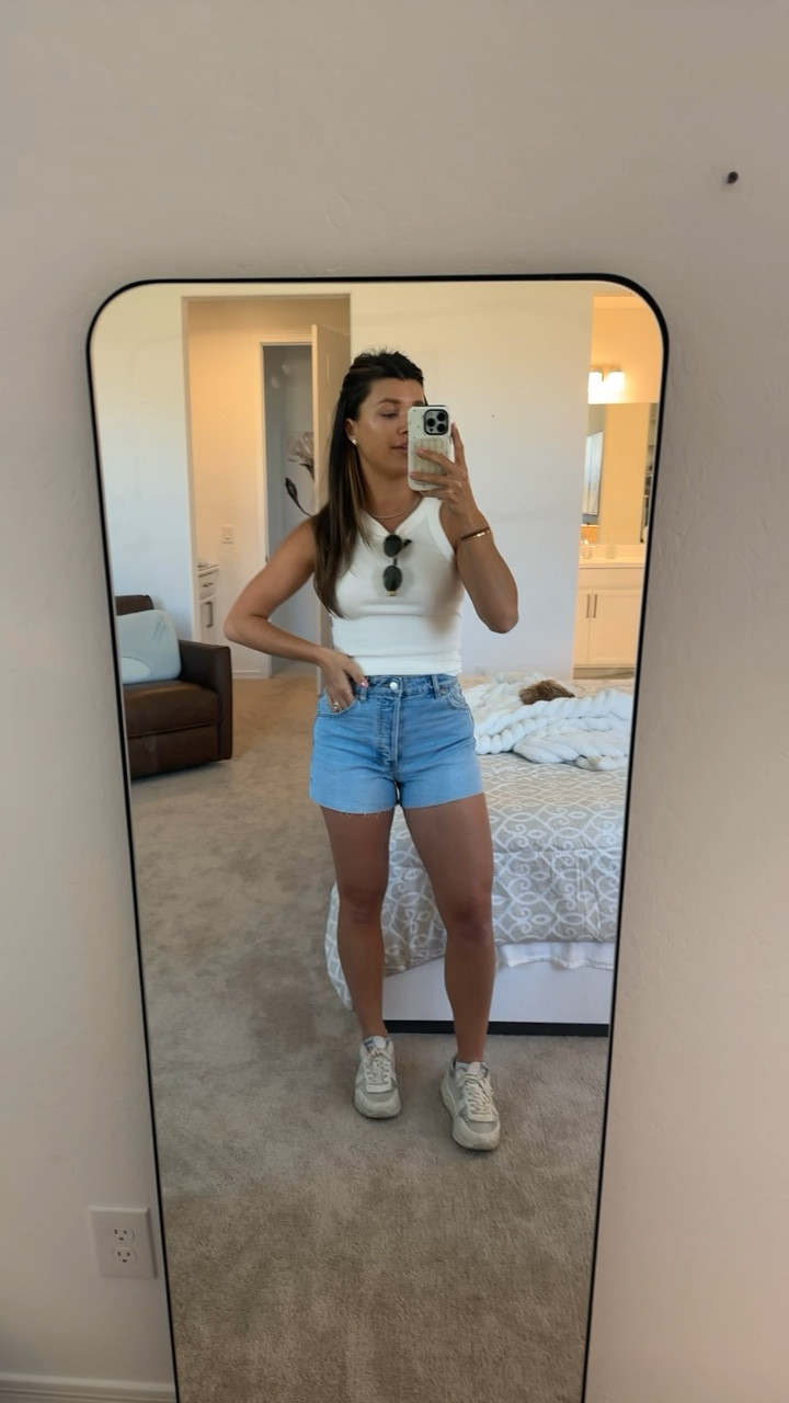 OOTG🤍🩵

Tank - XS
Shorts - 26 