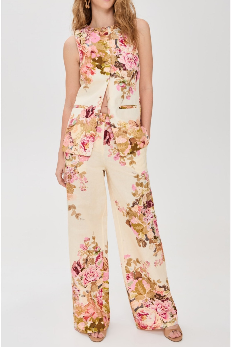 If I didn’t have a bump, I’d be buying this for spring 

Matching set. Floral linen. Linen vest. Wide leg trouser  