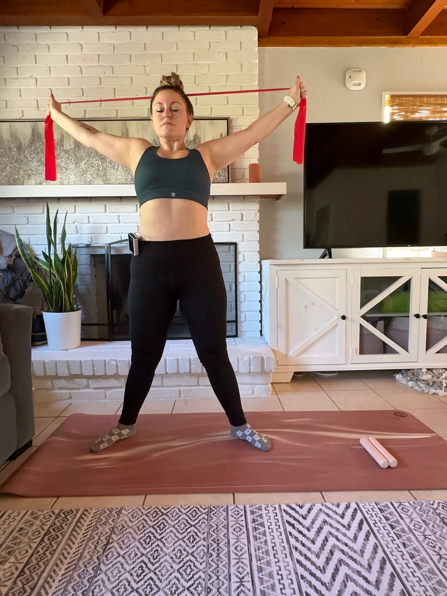 Working on my frozen shoulder, one day at a time.

#LTKActive #LTKFitness