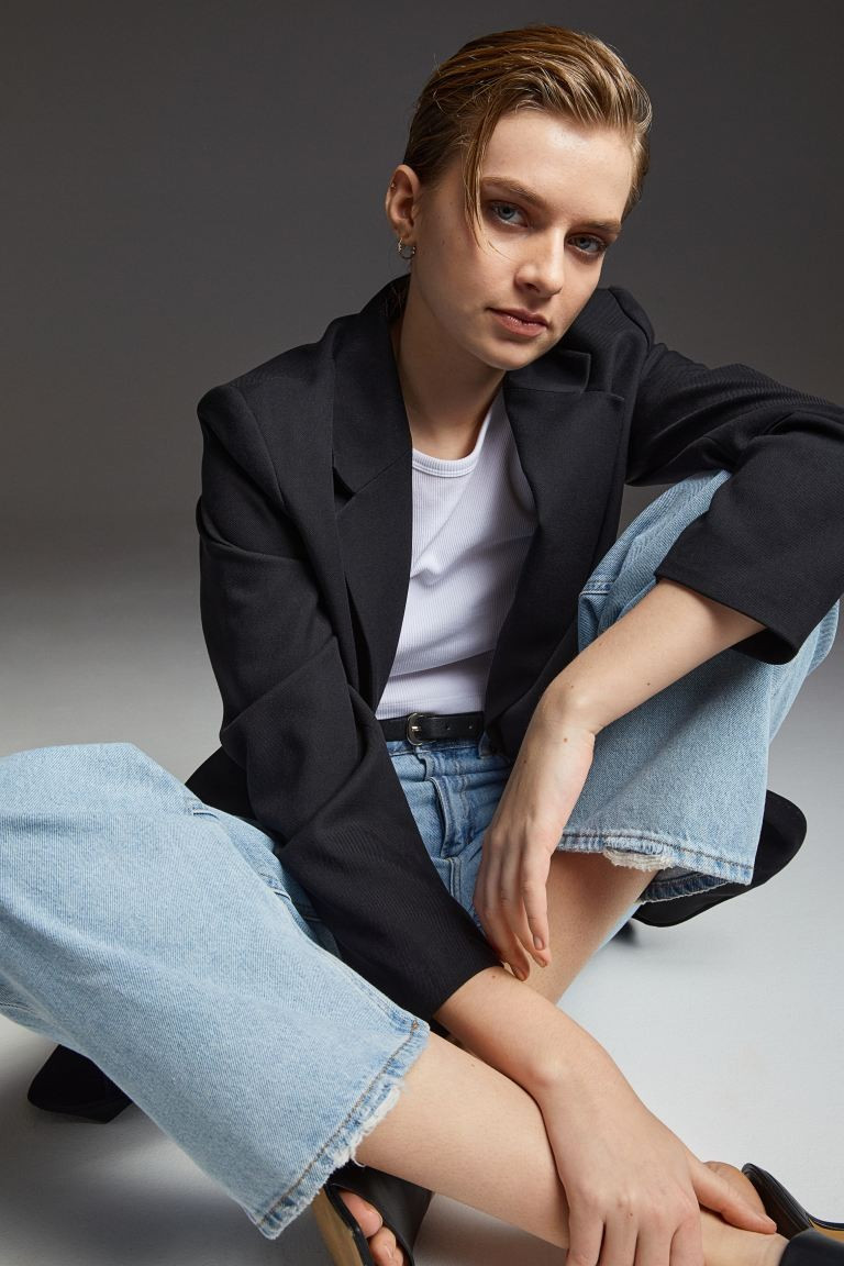 Oversized jacket in woven fabric with notched lapels, button at front, and welt front pockets wit... | H&M (US + CA)