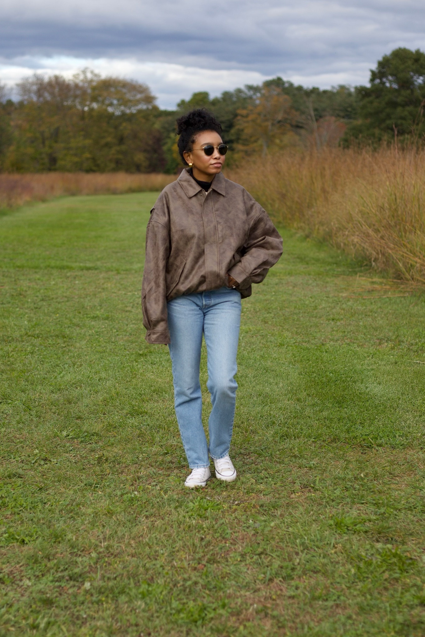 Jacket: size medium (or 6 on Princess Polly)
Jeans: true to size
Sneakers: size down 1/2