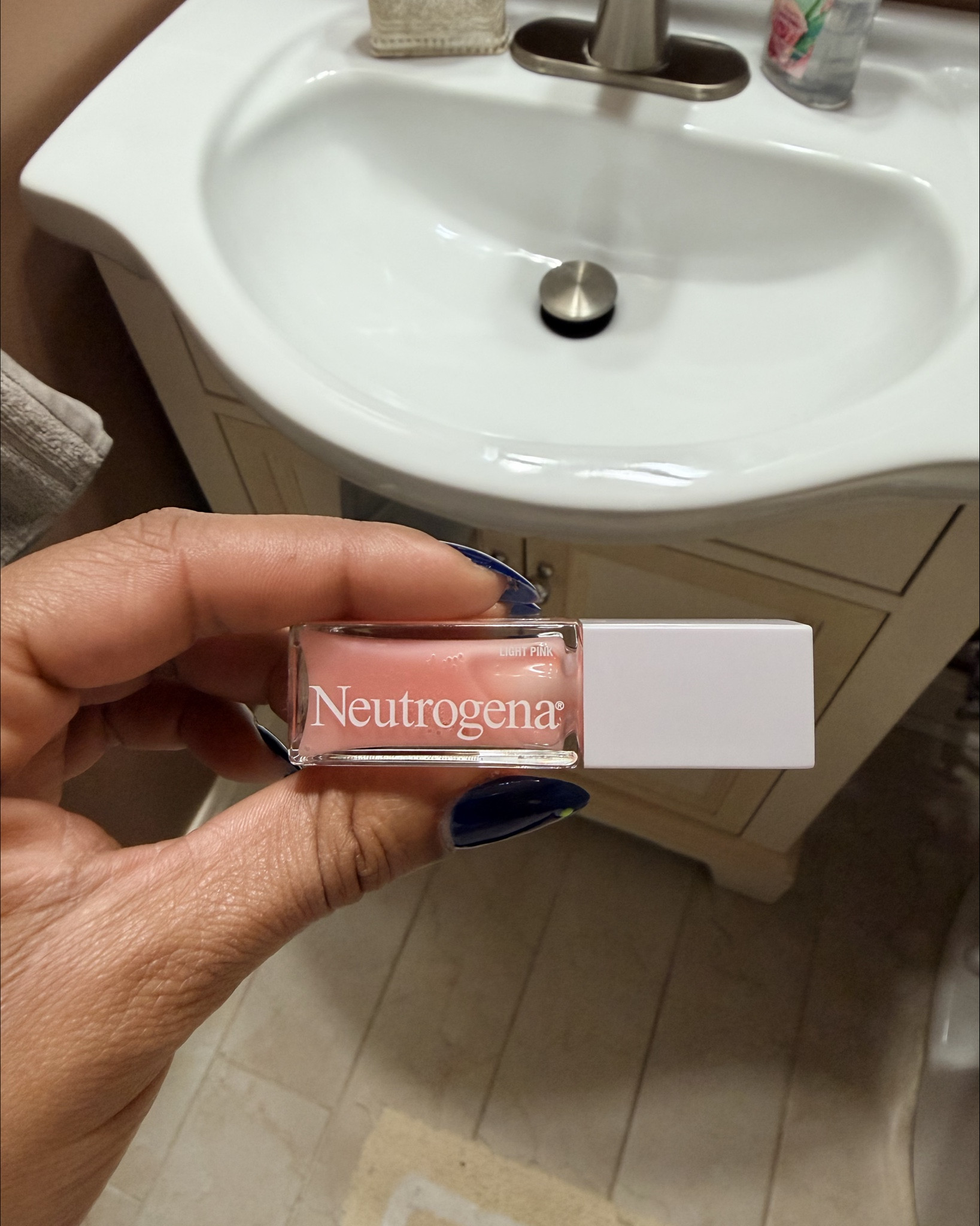 Trying out this new lip oil from Neutrogena! 

#LTKBeauty #LTKselfcare #LTKGiftGuide