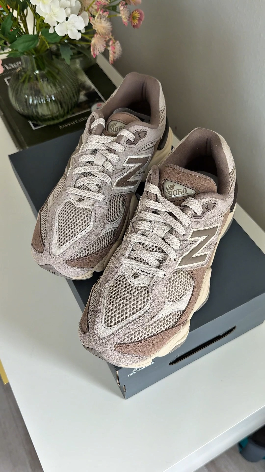 CUTEST FALL SNEAKERS 😍😍 

New Balance 9060
Color: Mushroom with Shipyard
Size: Kids 4 1 I am typically a women’s 5.5-6

Fall, Fall Shoes, Fall Fashion, Fall Sneakers, New Balance, Nee Balance 9060, Walking shoe,

#LTKActive