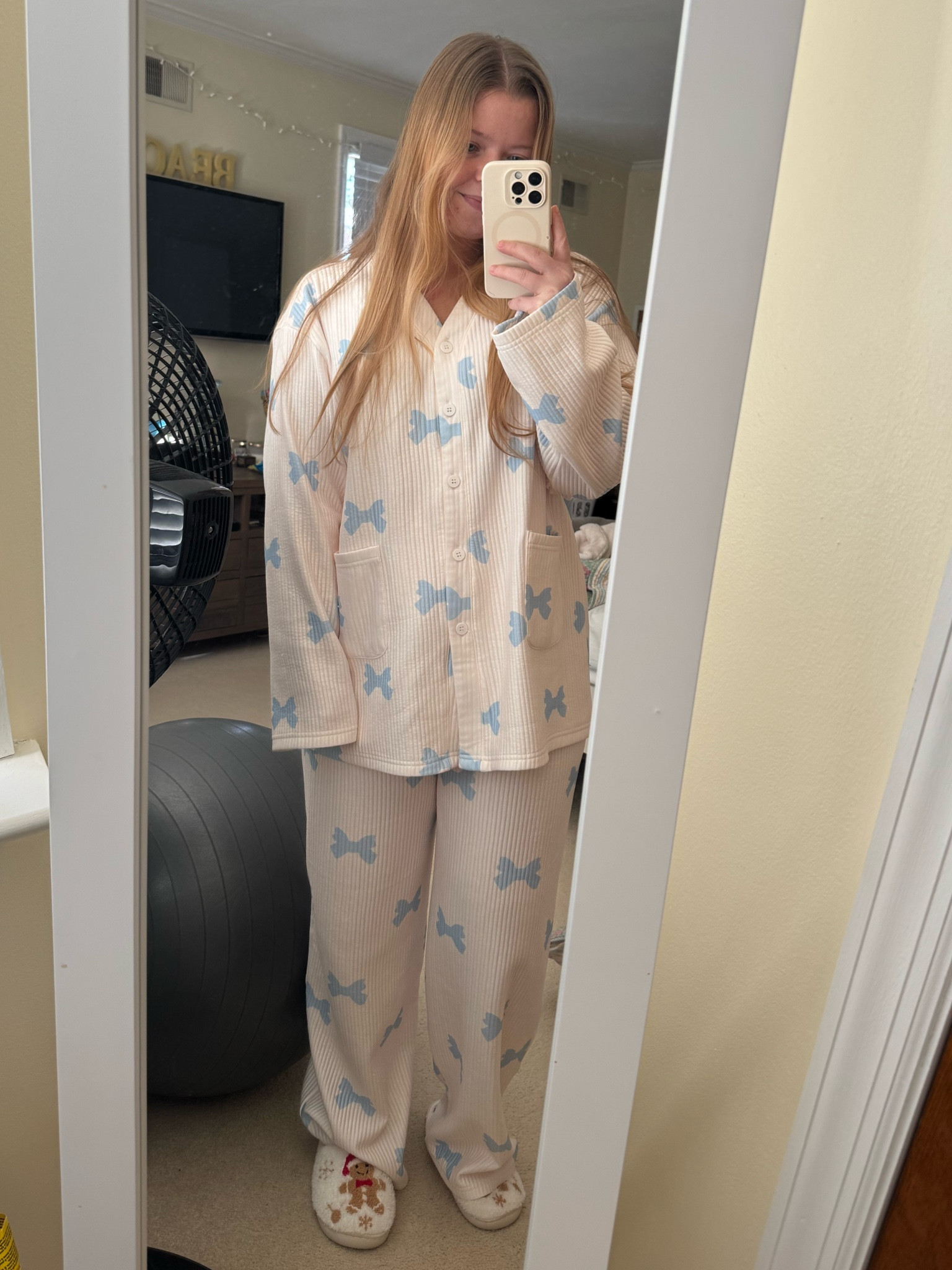 Coziest pj set & gingerbread slippers

#LTKHoliday #LTKGiftGuide