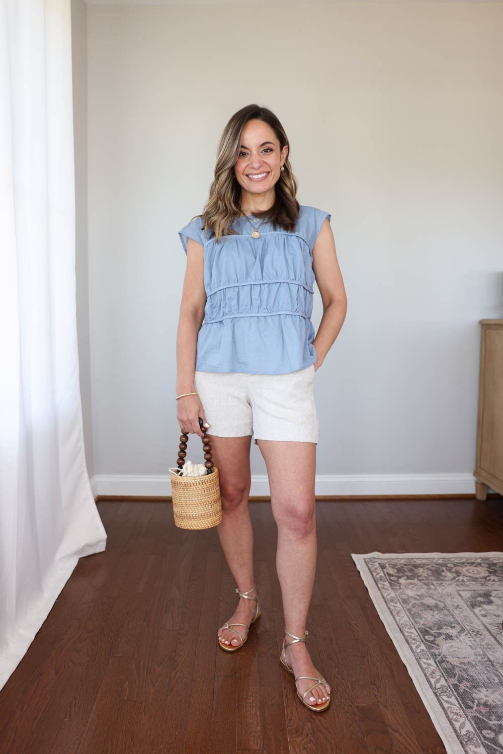 Summer tops that you don’t need to wear tucked in (some with sleeves too)! 

Top (LOFT): petite xxs (runs large) 
Shorts (BR Factory): xxs 
Sandals (Sam Edelman): true to size

My measurements for reference: I’m 4’10” and 105lbs. My bust, waist, and hip measurement is 32”, 24”, and 36”.

#LTKPetite