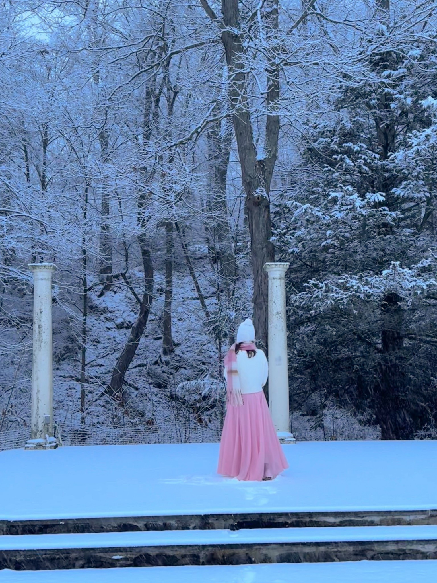 whimsical snow fun ❄️ 

#LTKSeasonal #LTKOver40 #LTKdayinmylife