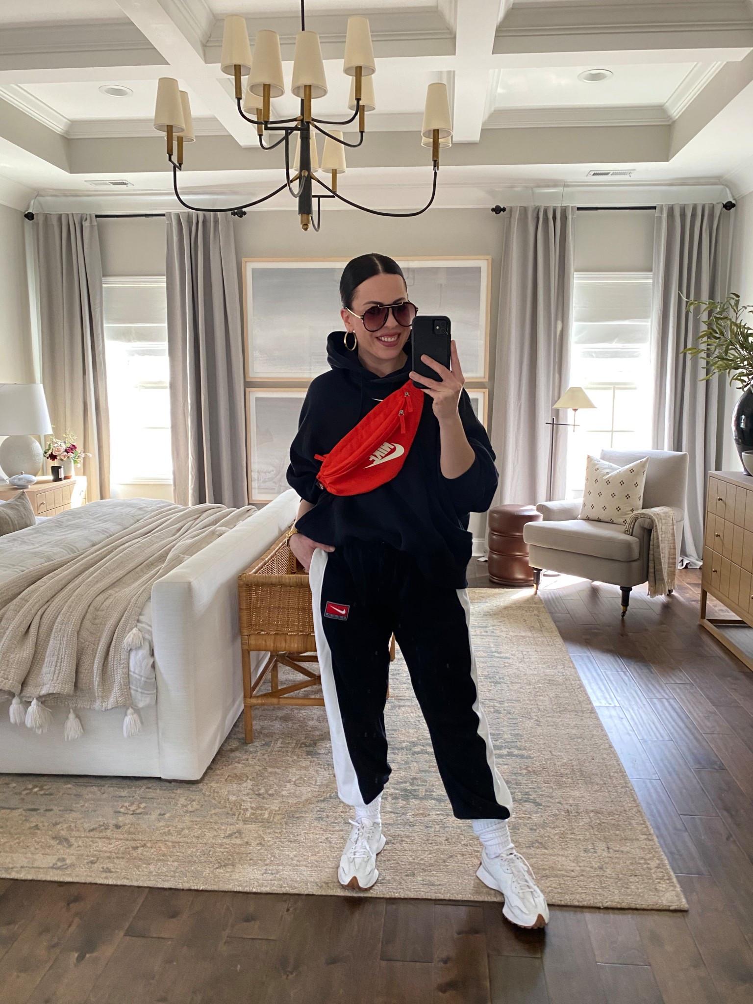 Oversized comfy casual Nike fit- perfect Baseball Game Outfitt

Sweatpants outfit, Nike jogger outfit, Nike Athletic, New Balance 327

#LTKSpringSale #LTKActive #LTKStyleTip