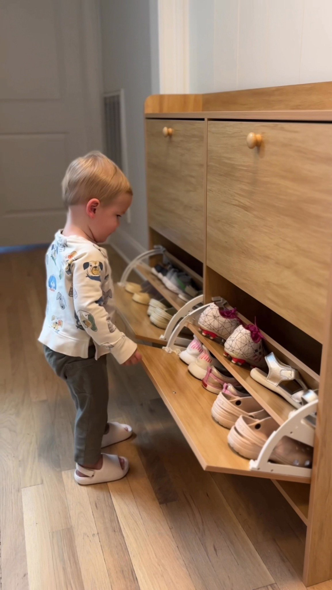 Amazon shoe console! Stores over 20 pair! 