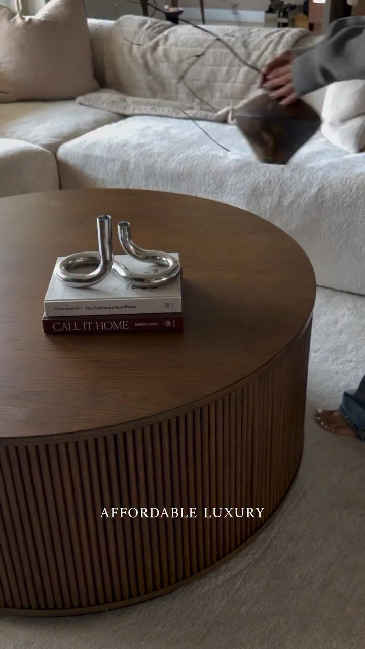 I love how this coffee table just warms up this space 🤎

Follow me @lifelybyrosa and comment SHOP for link 🔗 

Coffee table details : Rolf 42” Round Oak Coffee Table
SKU8240
 #HERNEST #livewithhernest #homeinspo #homedecor #decorinspo