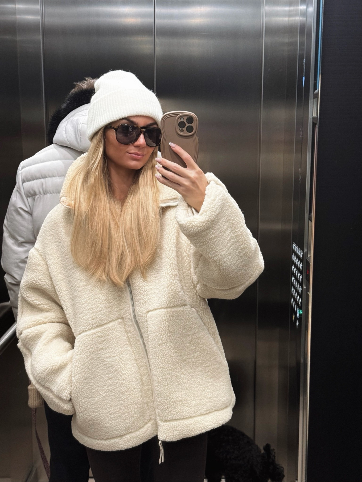 The viral H&M teddy jackets are BACK IN STOCK!!!! 🍂🍁🥮 

I’ve owned mine for 3 years and they still look brand new! The perfect everyday autumn jacket for running errands, dog walks and cosy layering for the gym ✨ (I’m wearing size large for an oversized fit) 

| Autumn Jackets | Casual Outfits | Everyday Outfits | Autumn Outfits | Fleece Jacket | Cosy Jacket | Outerwear | Fleece Coat | H&M New In | H&M Haul | Try On Haul | Black Leggings | Layering | A/W Jackets | Teddy Jackets | Cosy Outfit |

#LTKFashionMonth #LTKuk #LTKautumn