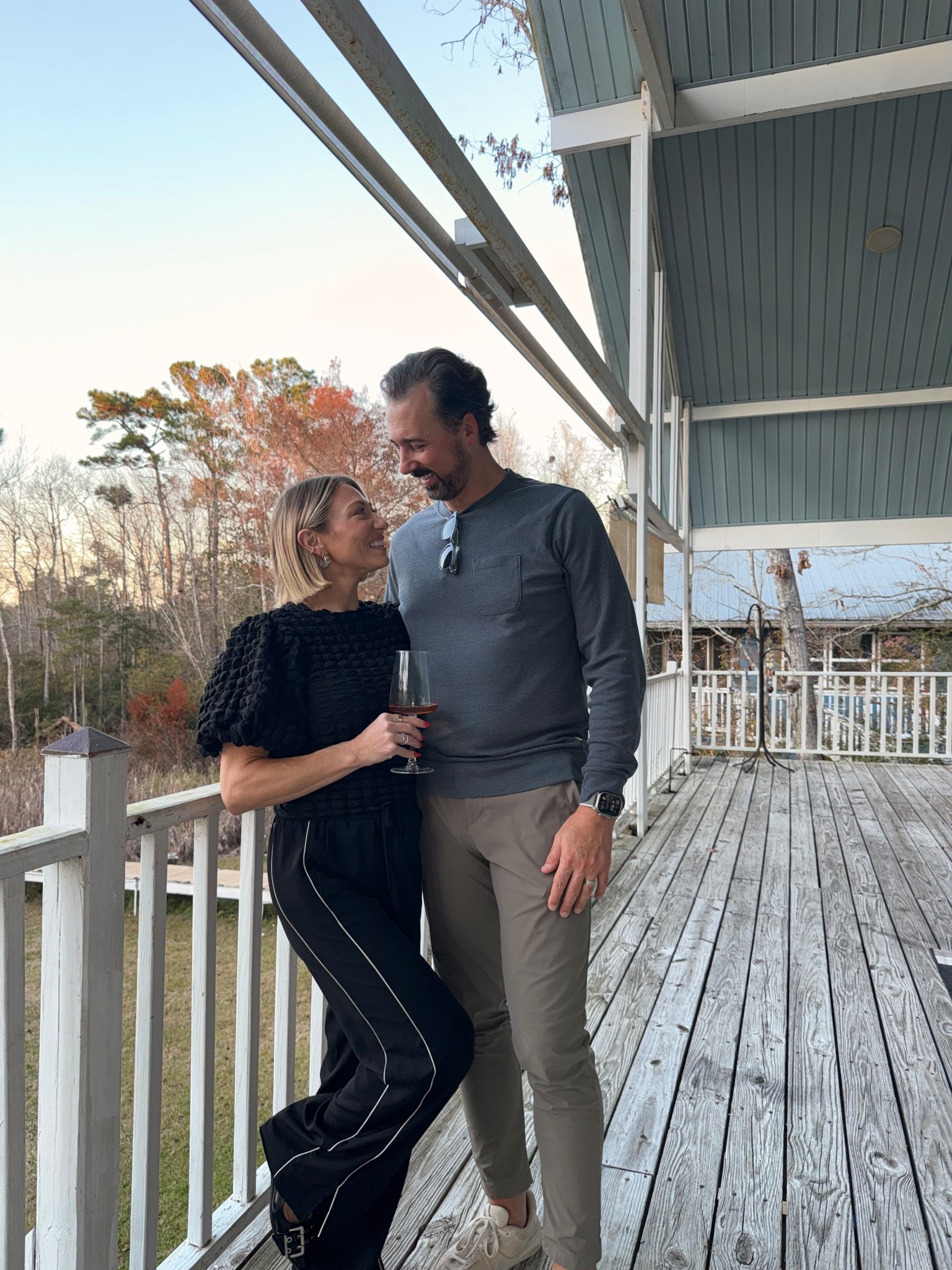 I am wearing xs in pants and my husband is wearing Lg he’s 6’3” 