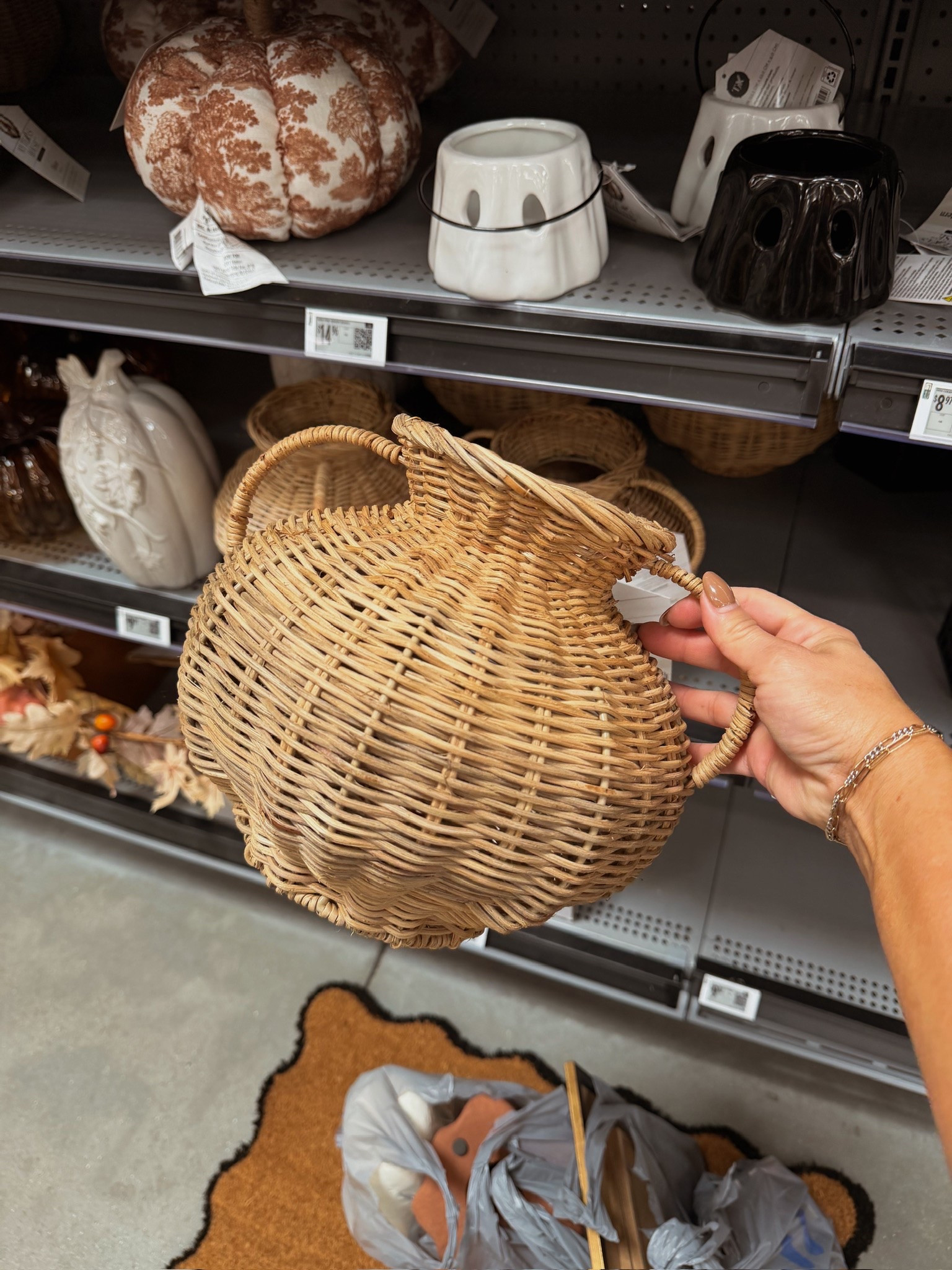 Woven planter! This is so cute for fall stems 🍂

#LTKmomlife #LTKSeasonal #LTKHome
