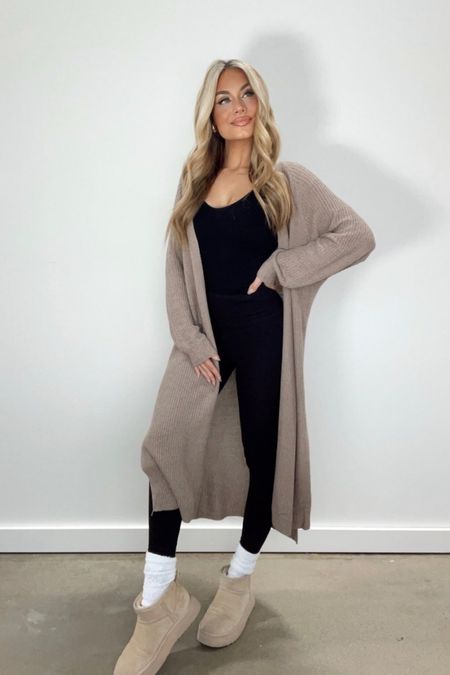 This knit cardigan is so comfy and cute paired with a jumpsuit 🖤 


checkered print, cardigans, baggy jeans, destroyed denim, Cargo pants, camo pants, Nike dunk dupes, grunge style, boho salon decor, coffee table, disco ball, gold floor mirror, boho home decor, hairstylist outfits, date night looks, area rugs, make up bag, gym essentials, travel essentials, workout clothes, street style, claw clips, uggs, Easter dress, Valentine's Day, lane201, casual outfits, cozy sweaterr

#LTKMostLoved #LTKtravel #LTKstyletip
