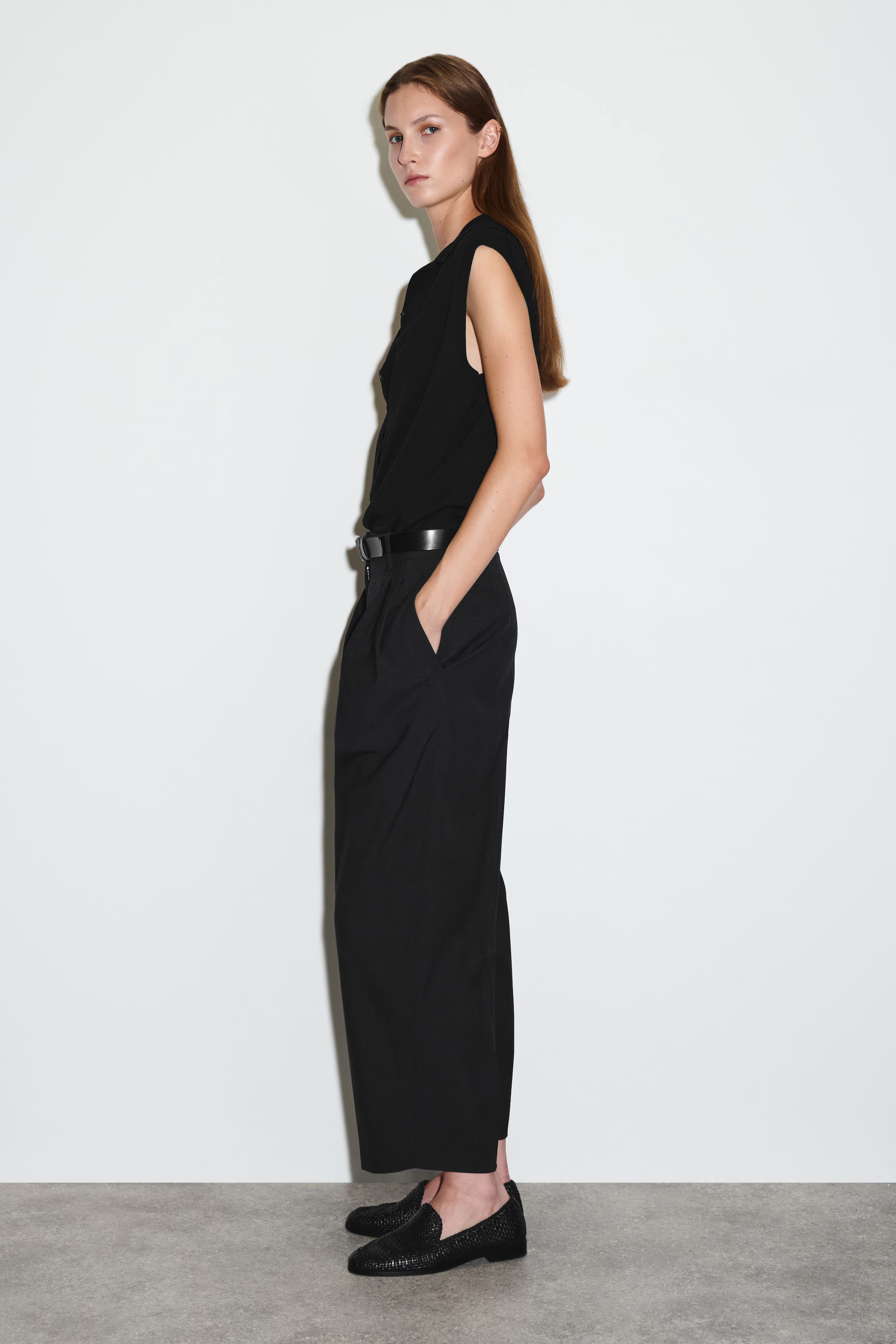 PLEATED BARREL-LEG WOOL PANTS - BLACK | COS | COS (EU)